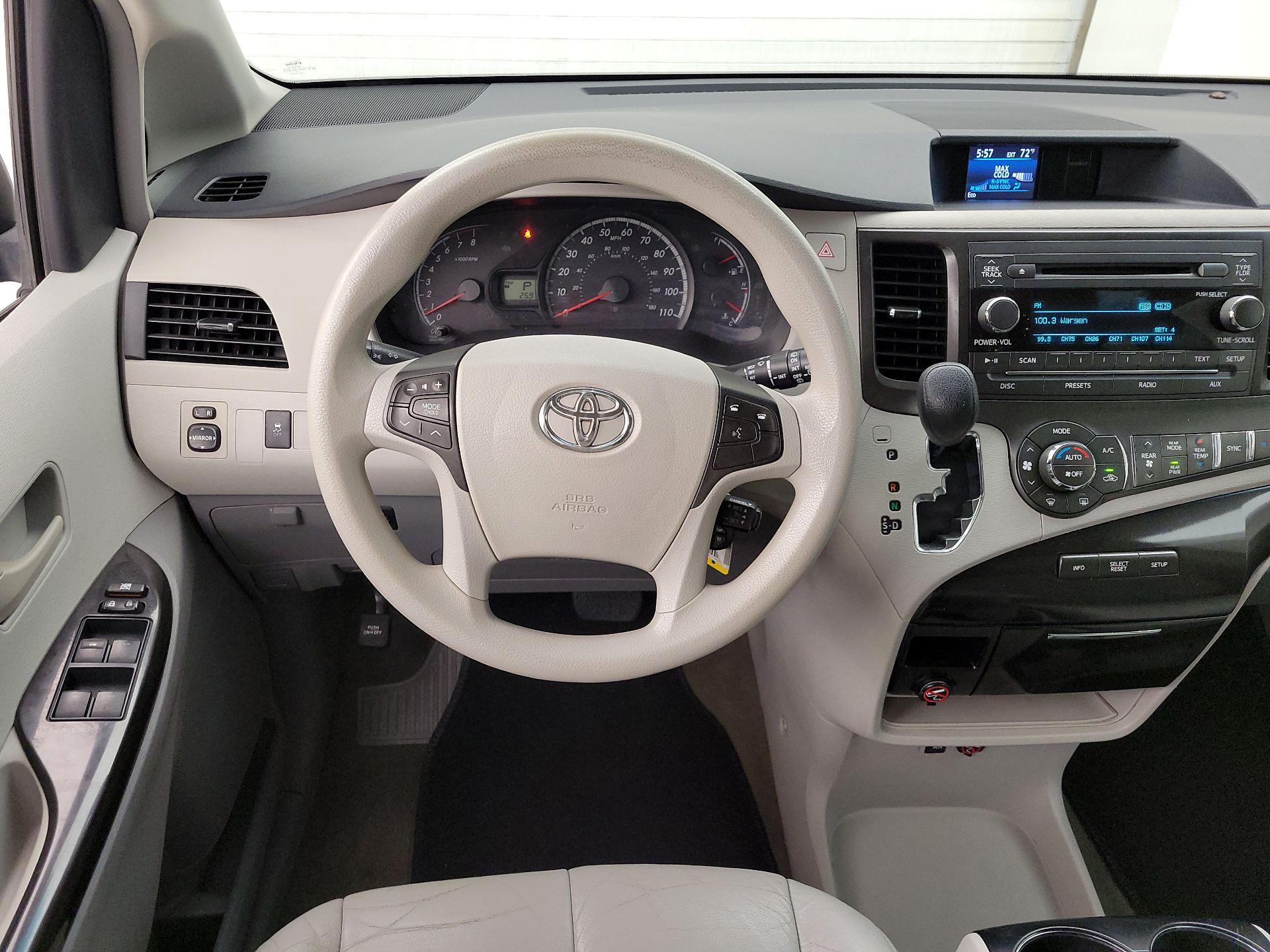 Thumbnail: 2014 Toyota Sienna - 10