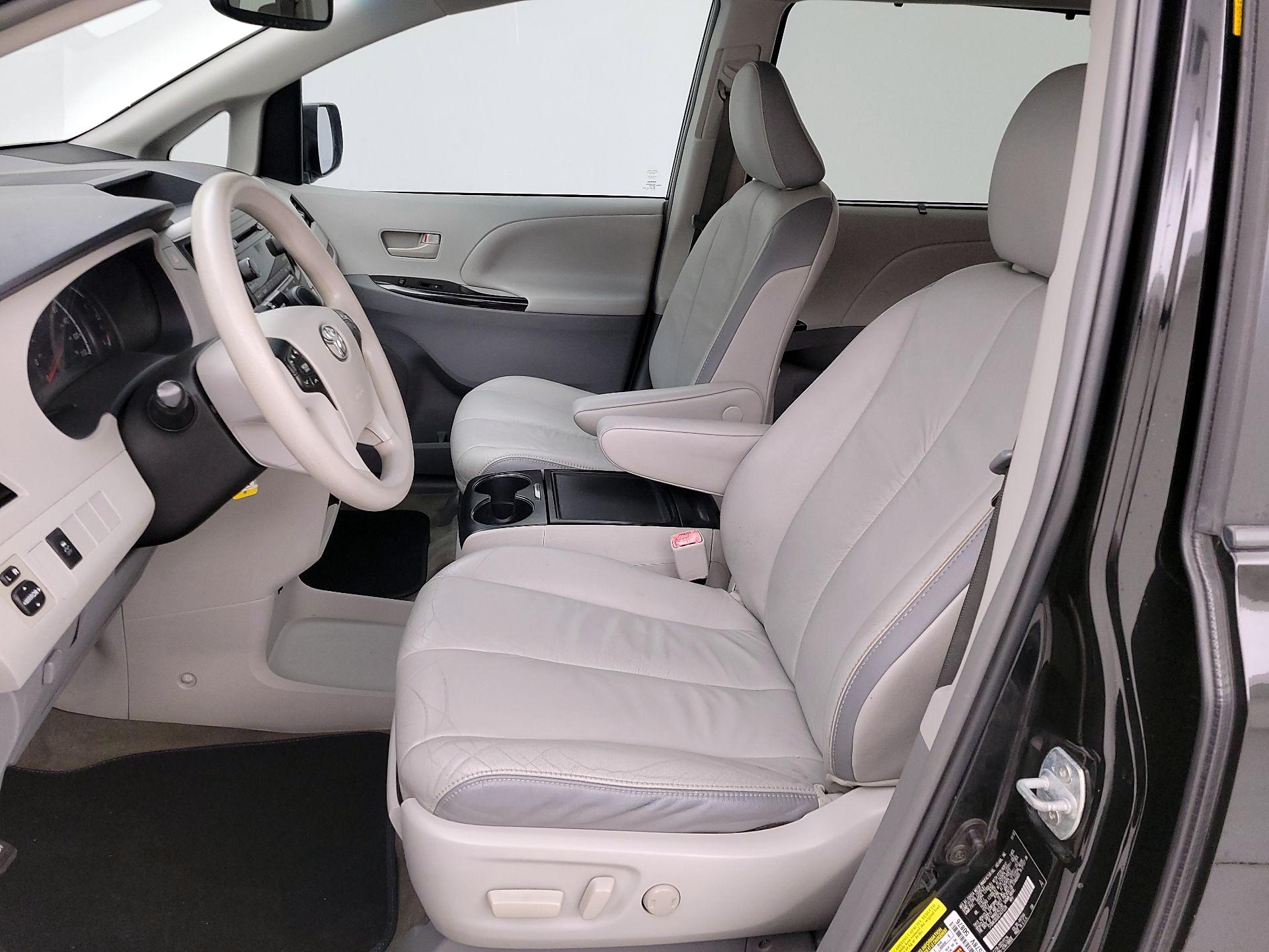 Thumbnail: 2014 Toyota Sienna - 11