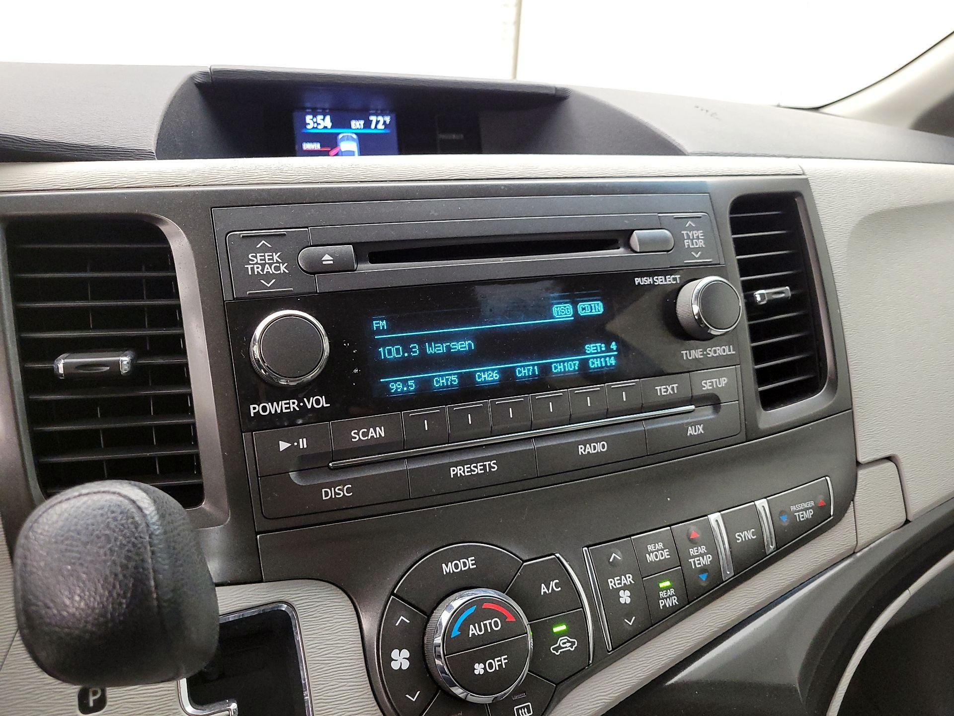 Thumbnail: 2014 Toyota Sienna - 15