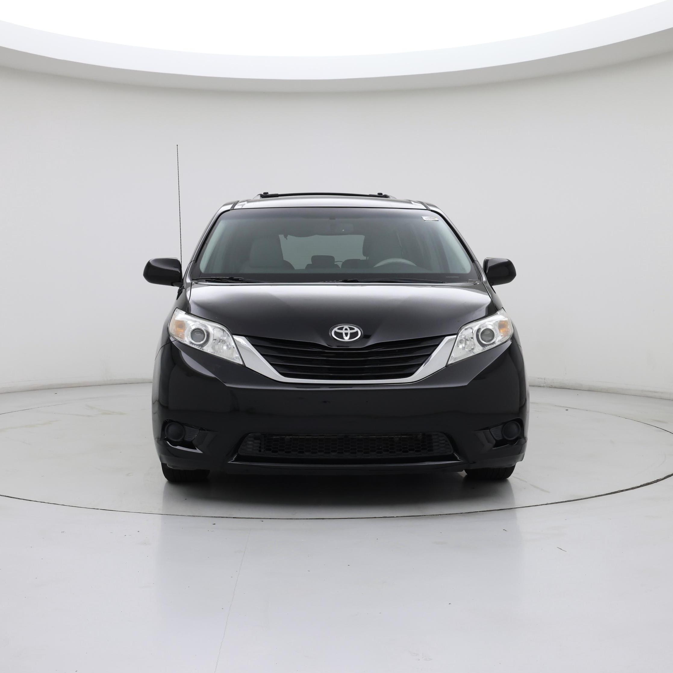 Thumbnail: 2014 Toyota Sienna - 5