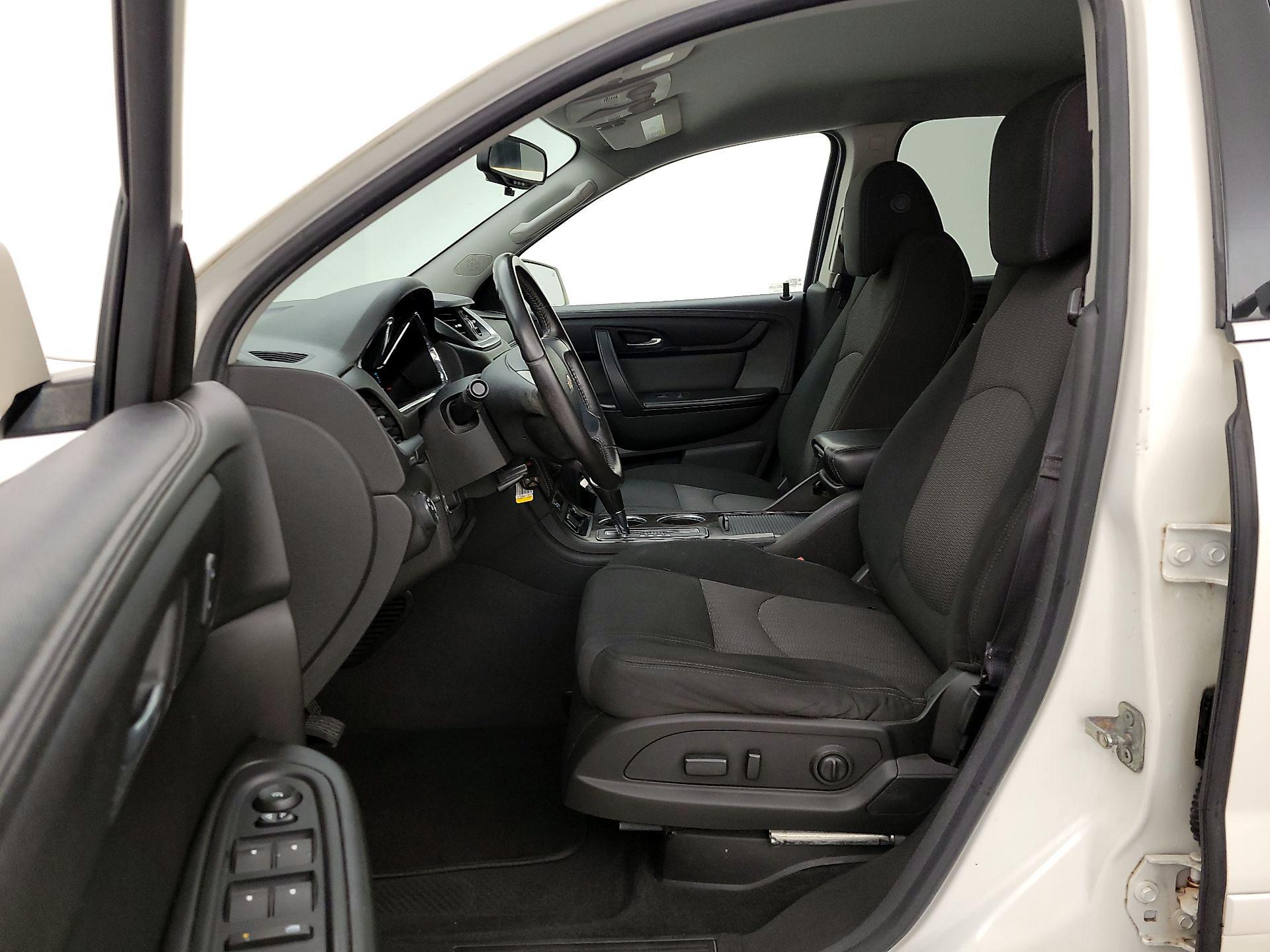 Thumbnail: 2015 Chevrolet Traverse - 11