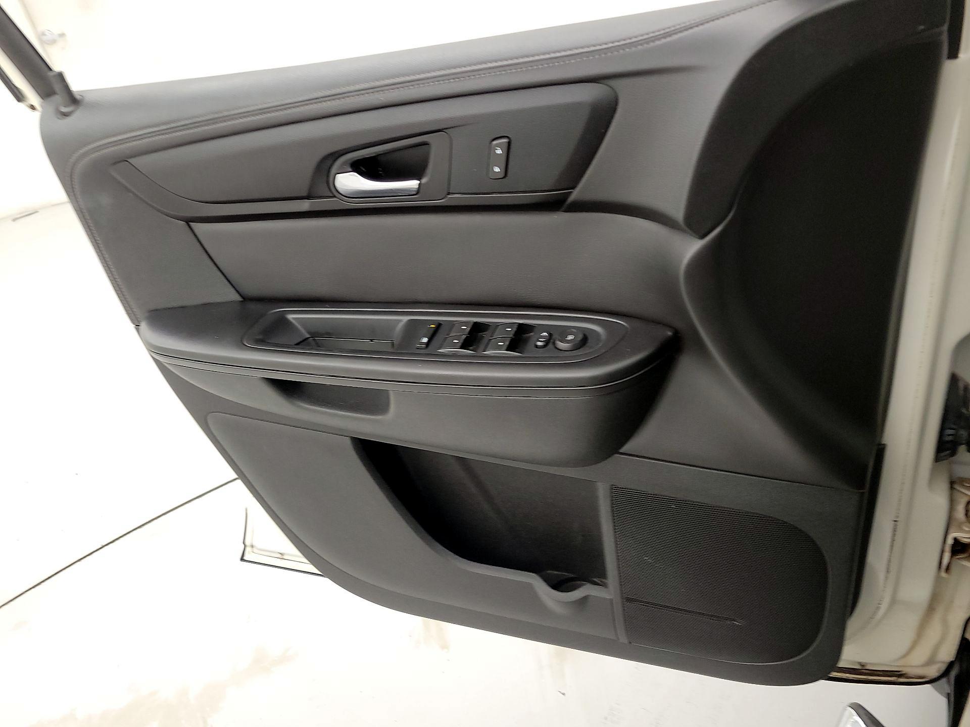 Thumbnail: 2015 Chevrolet Traverse - 12
