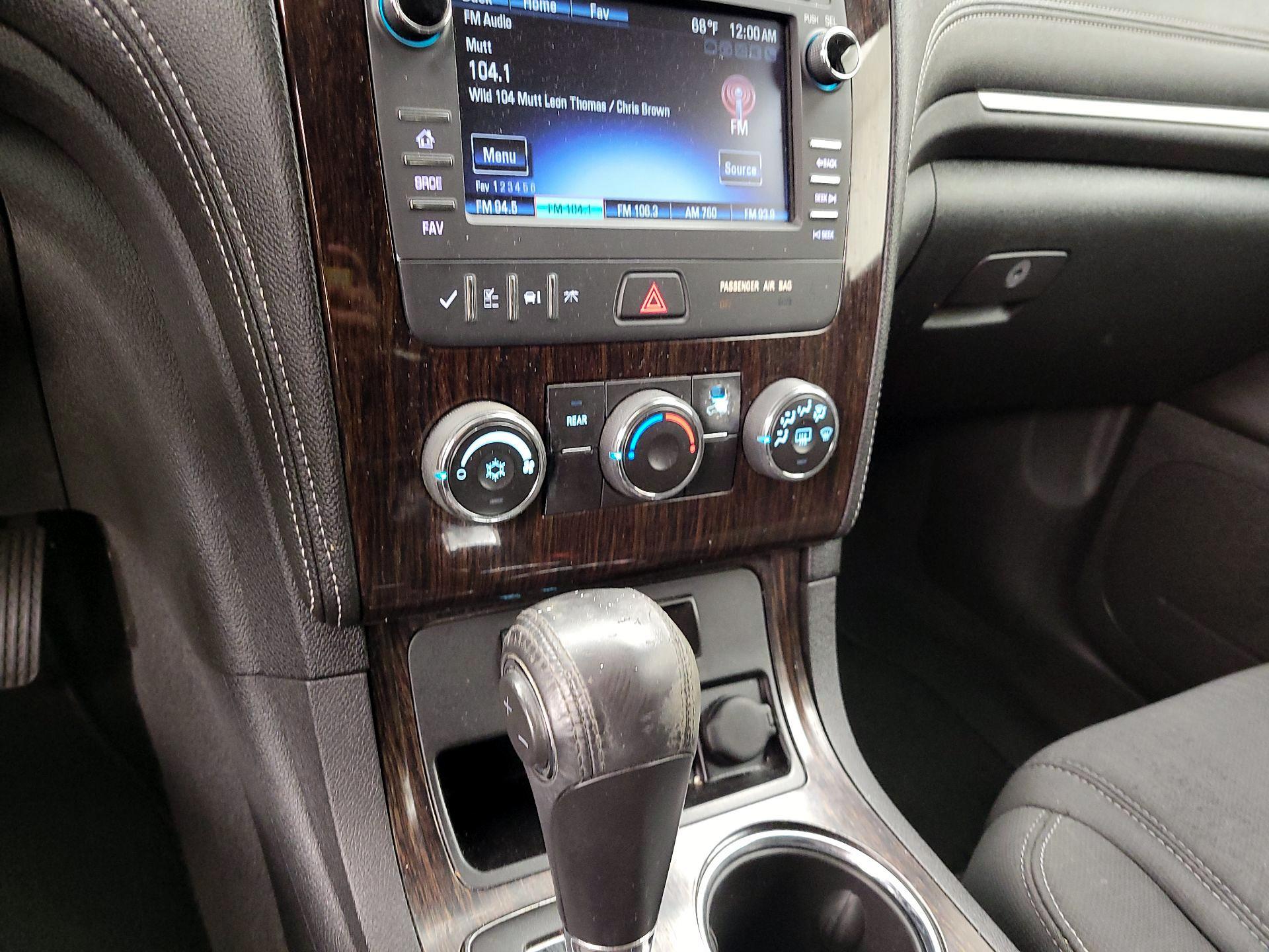 Thumbnail: 2015 Chevrolet Traverse - 16
