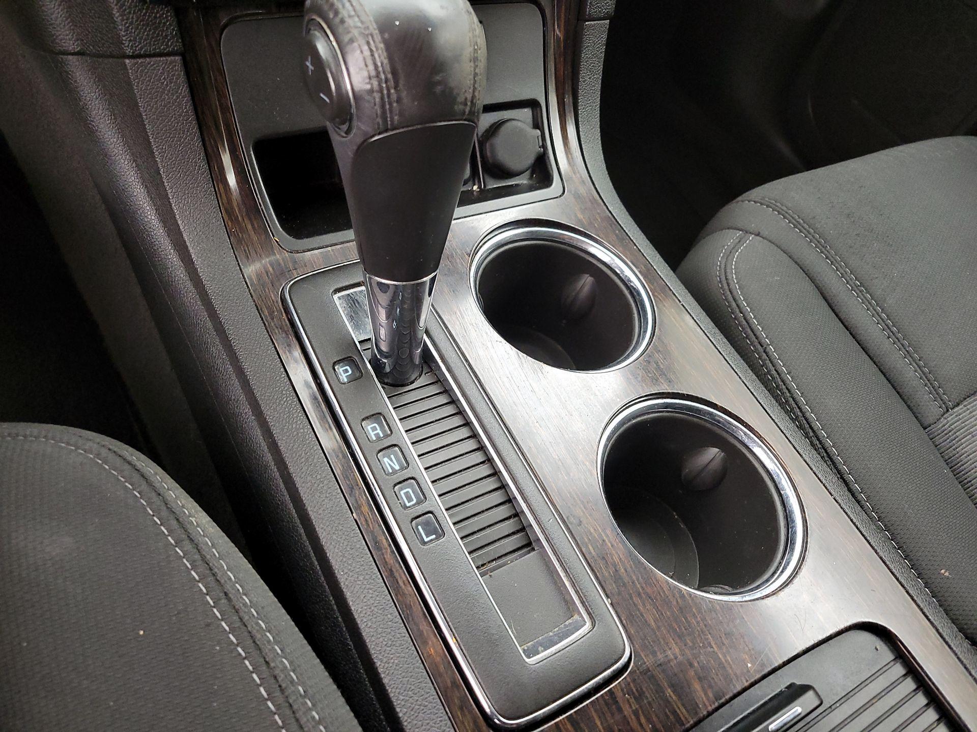 Thumbnail: 2015 Chevrolet Traverse - 17
