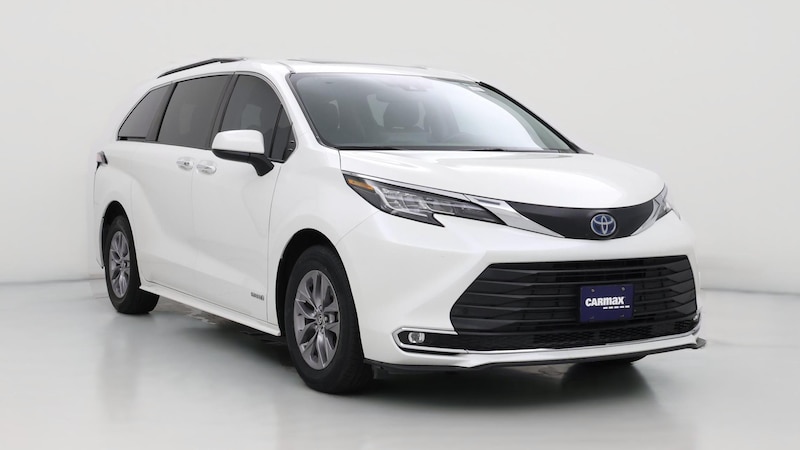 2021 Toyota Sienna XLE Hero Image
