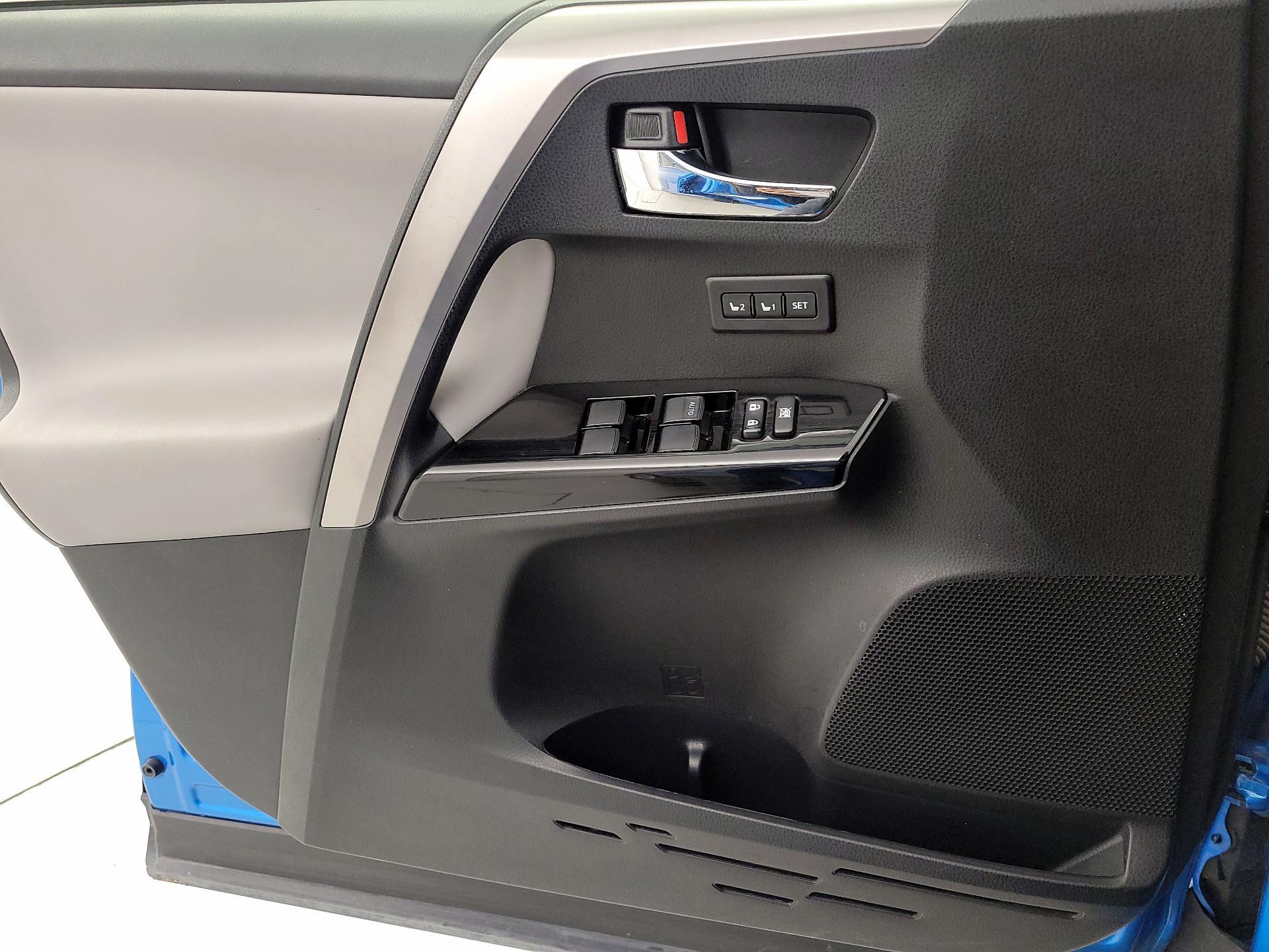 Thumbnail: 2017 Toyota RAV4 - 12