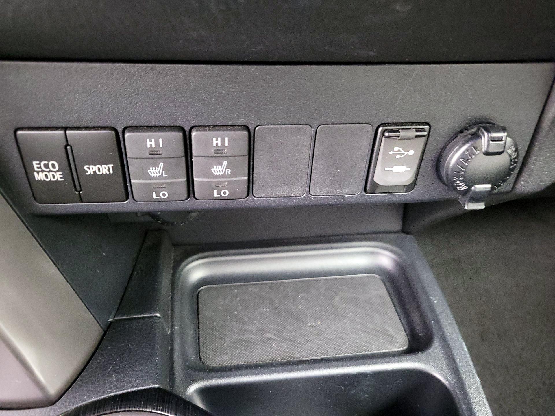 Thumbnail: 2017 Toyota RAV4 - 18