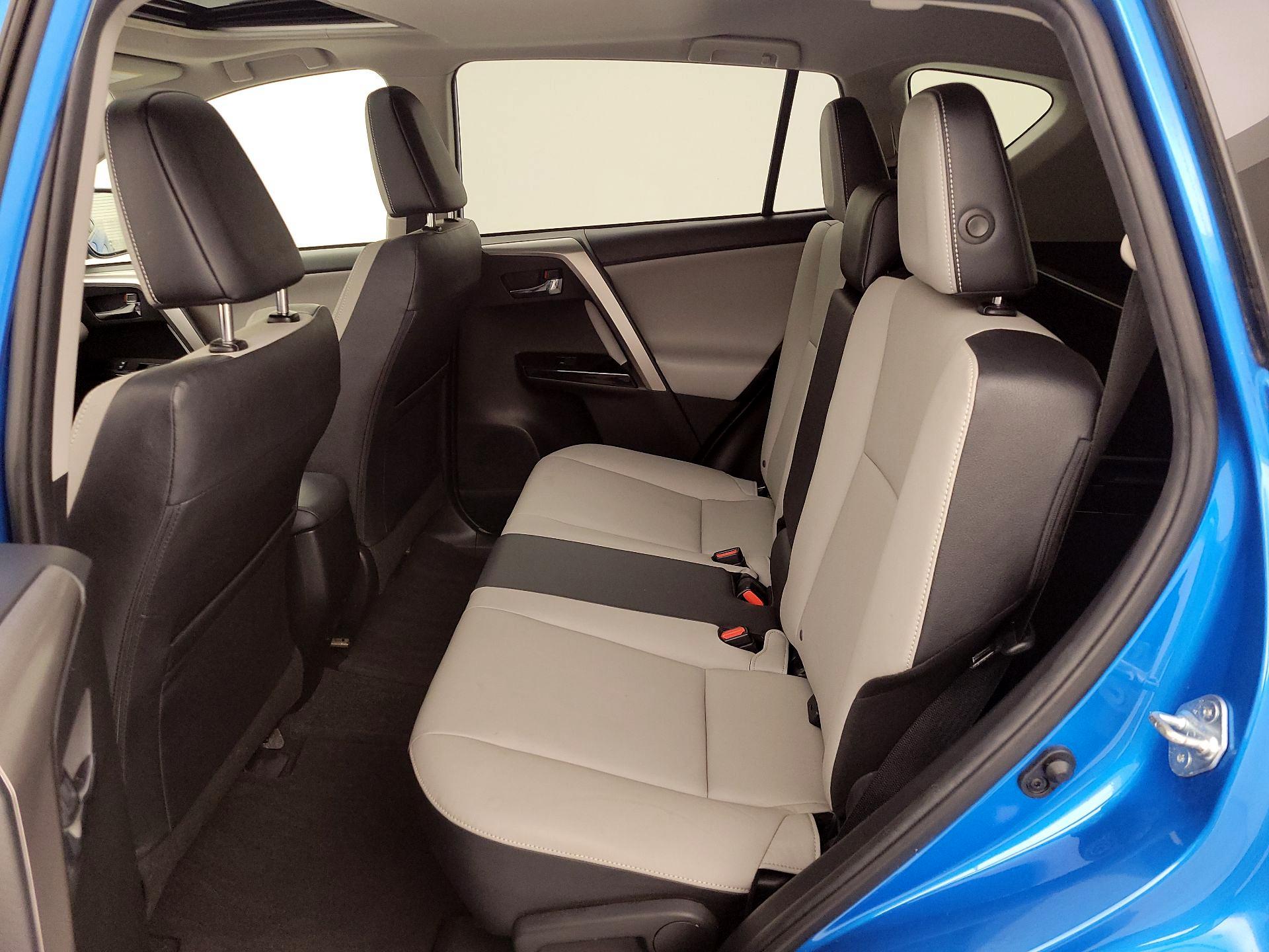 Thumbnail: 2017 Toyota RAV4 - 20