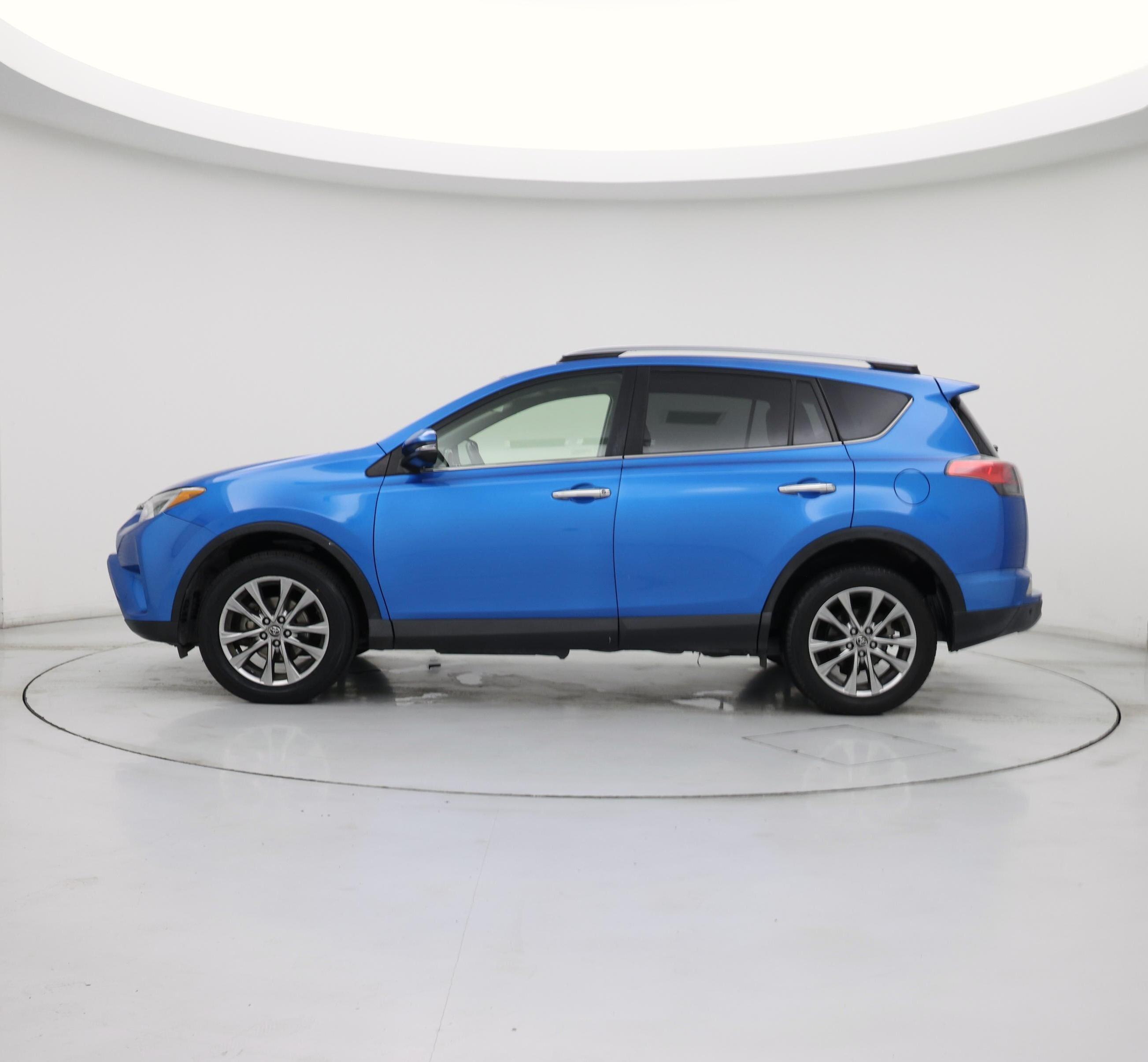 Thumbnail: 2017 Toyota RAV4 - 3