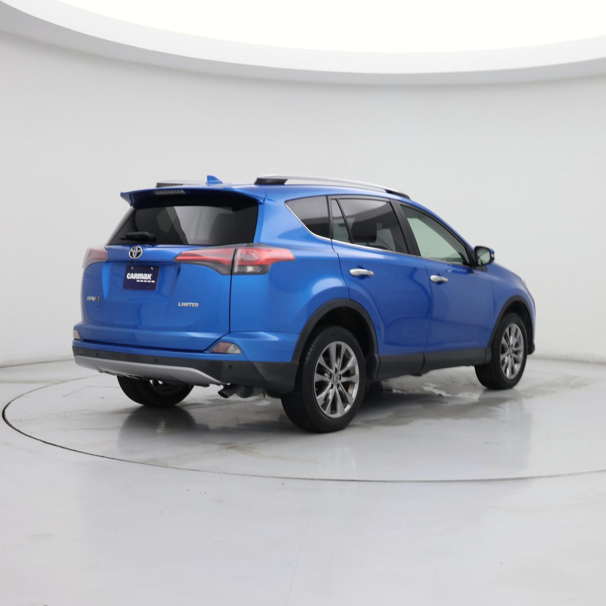 Thumbnail: 2017 Toyota RAV4 - 8