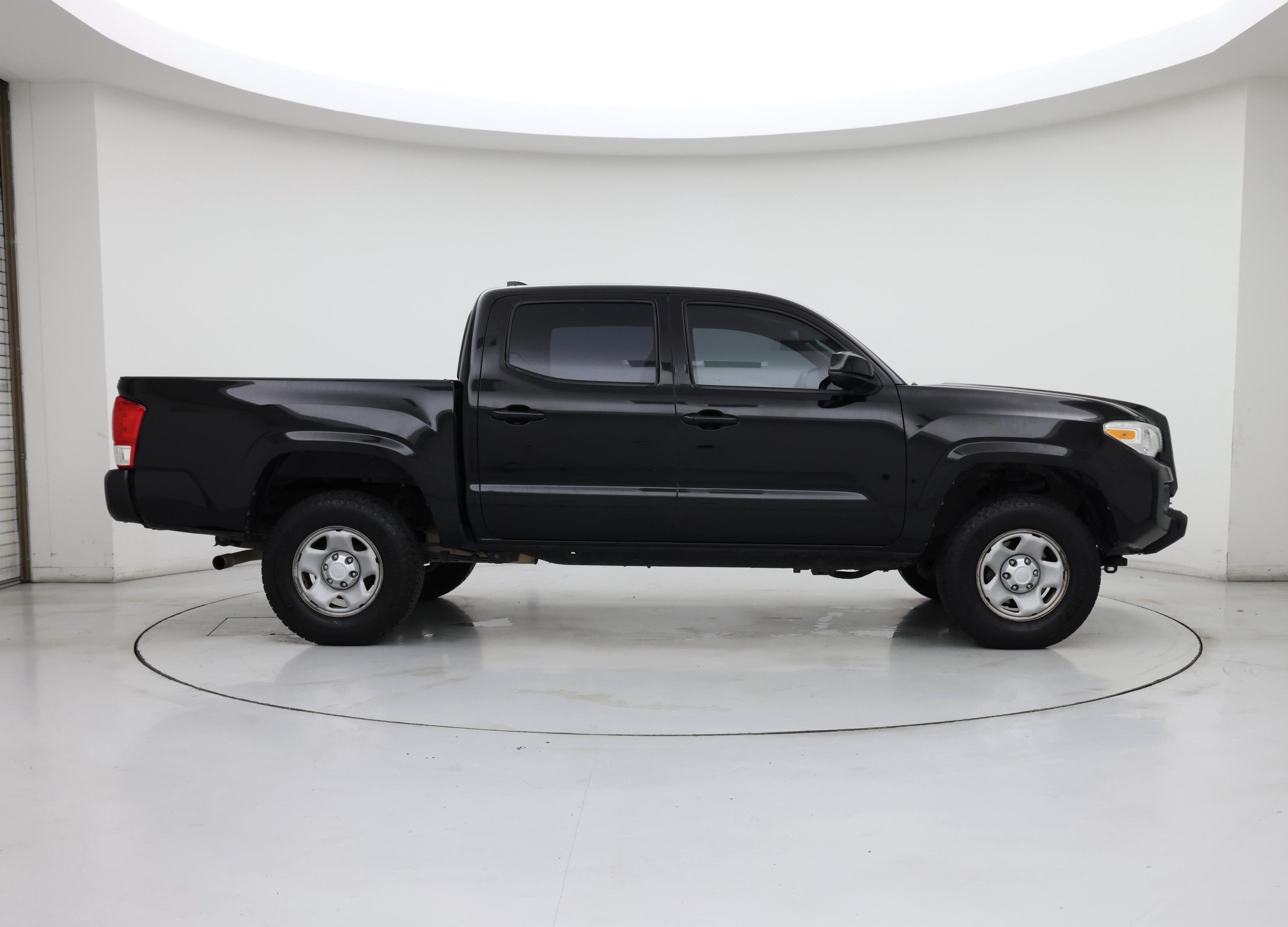 Thumbnail: 2017 Toyota Tacoma - 7