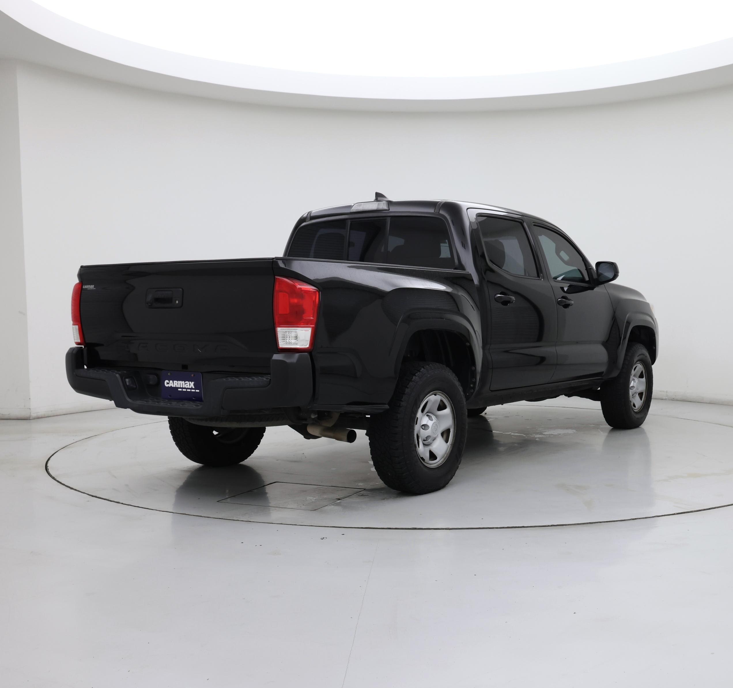 Thumbnail: 2017 Toyota Tacoma - 8