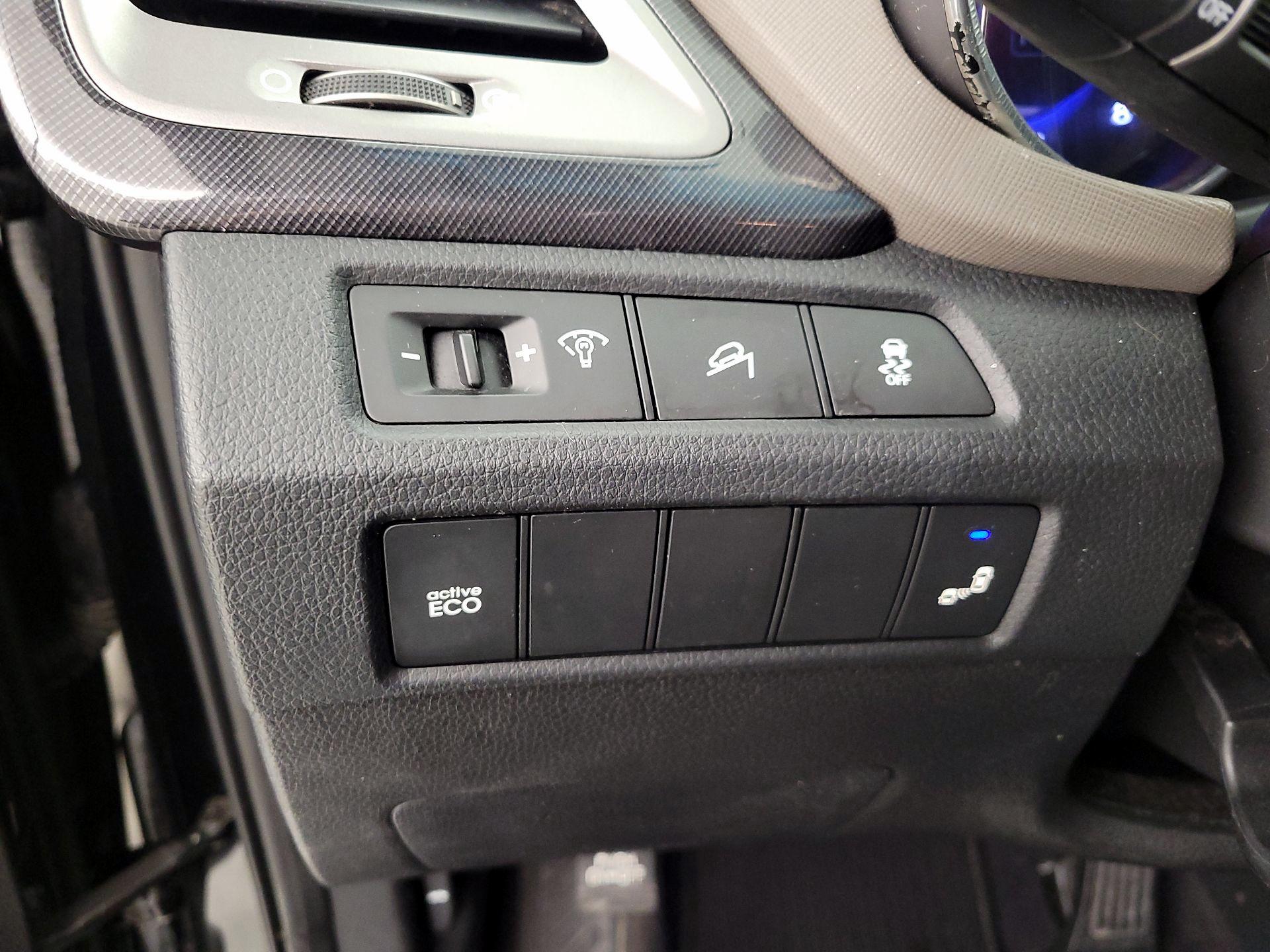 Thumbnail: 2014 Hyundai Santa Fe - 13