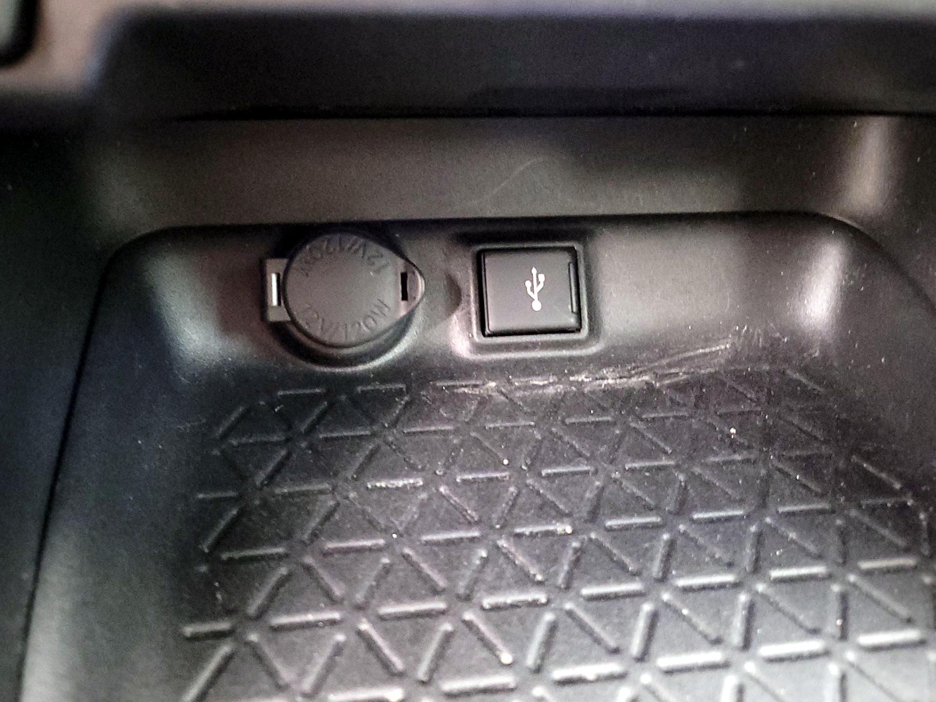 Thumbnail: 2021 Toyota RAV4 - 18