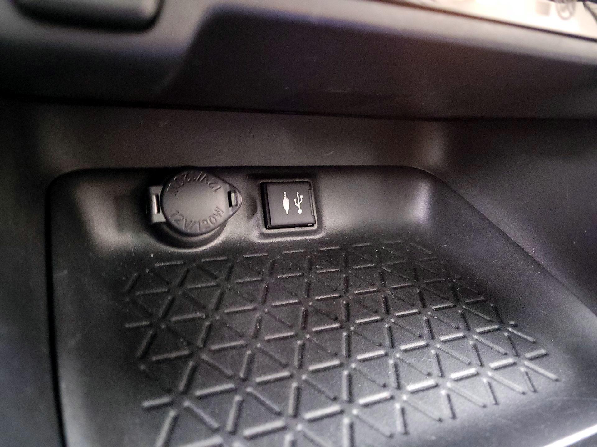 Thumbnail: 2019 Toyota RAV4 - 18