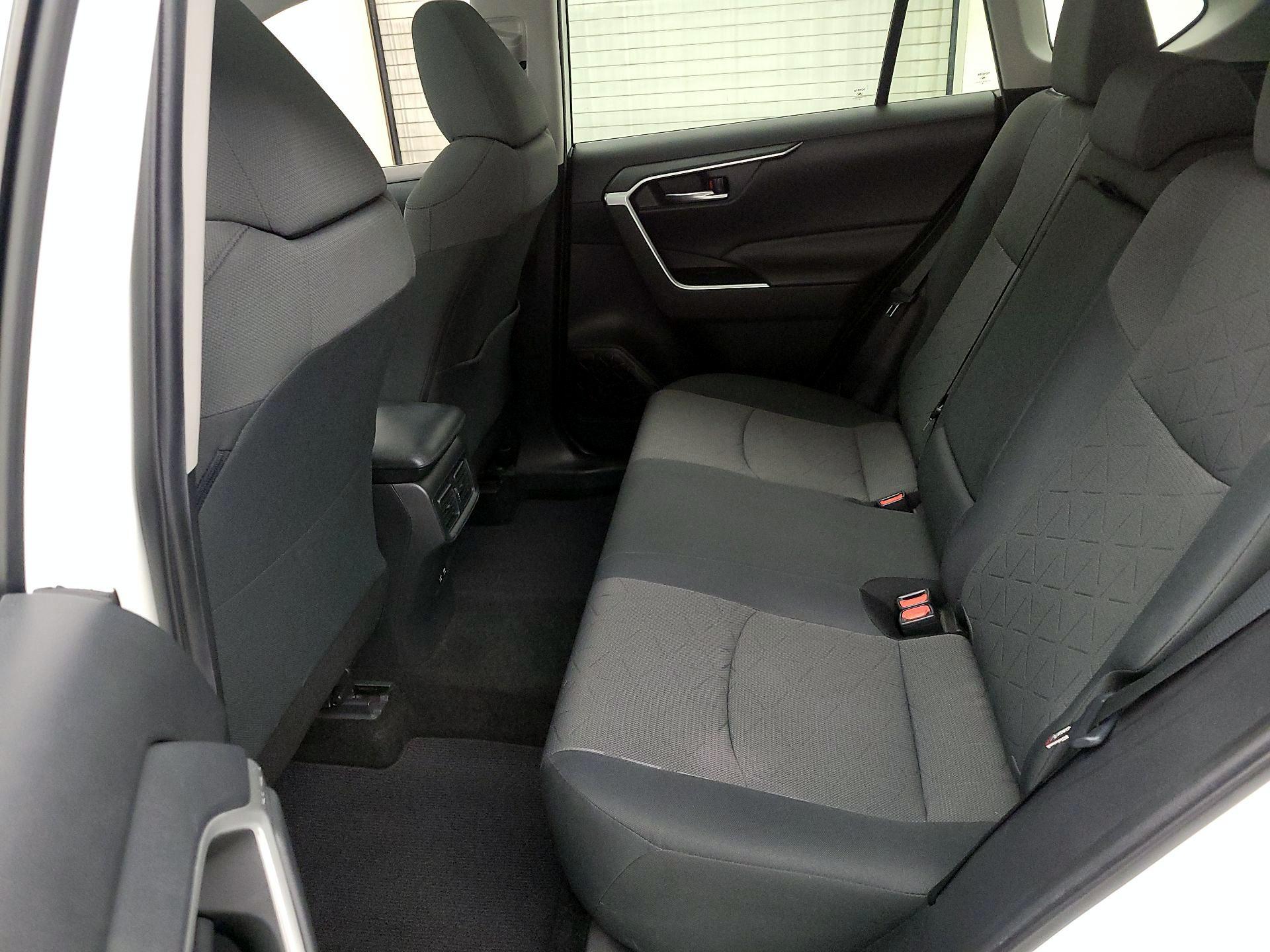 Thumbnail: 2019 Toyota RAV4 - 20