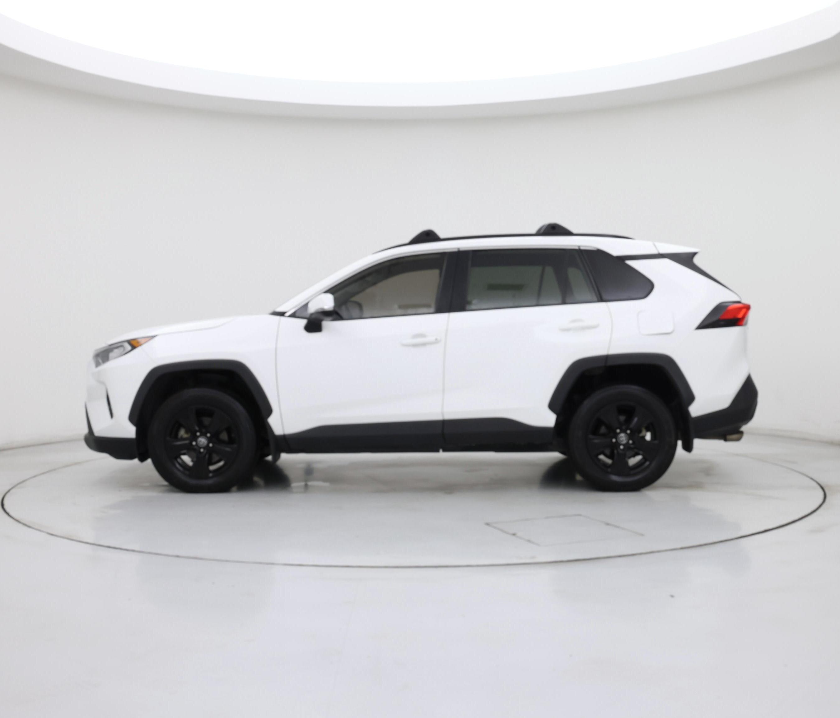 Thumbnail: 2019 Toyota RAV4 - 3
