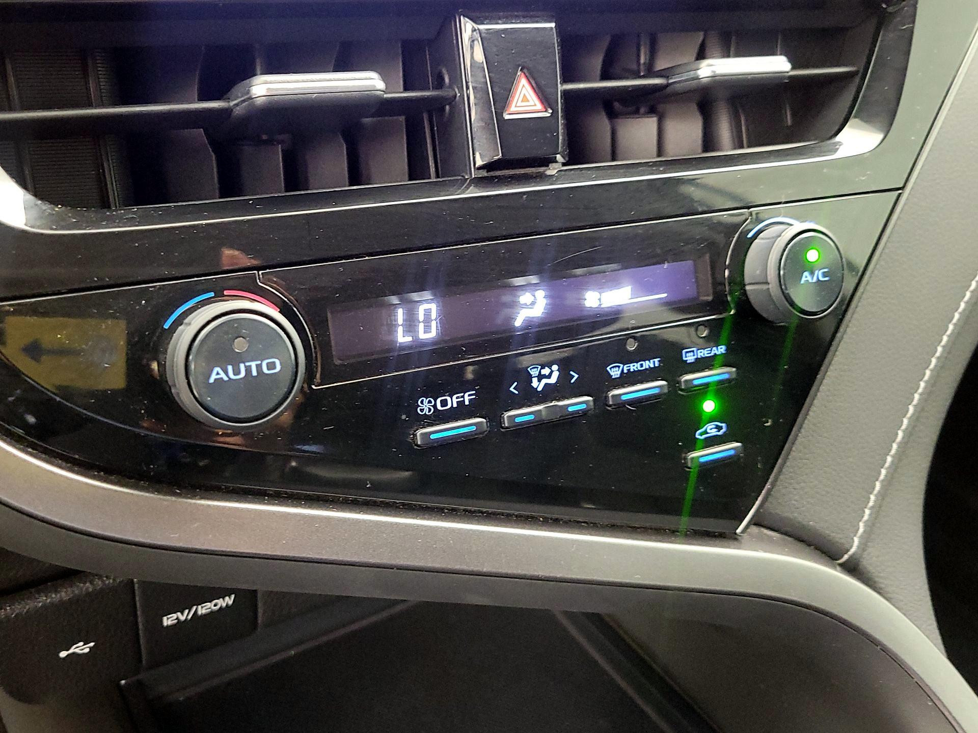 Thumbnail: 2021 Toyota Camry - 16