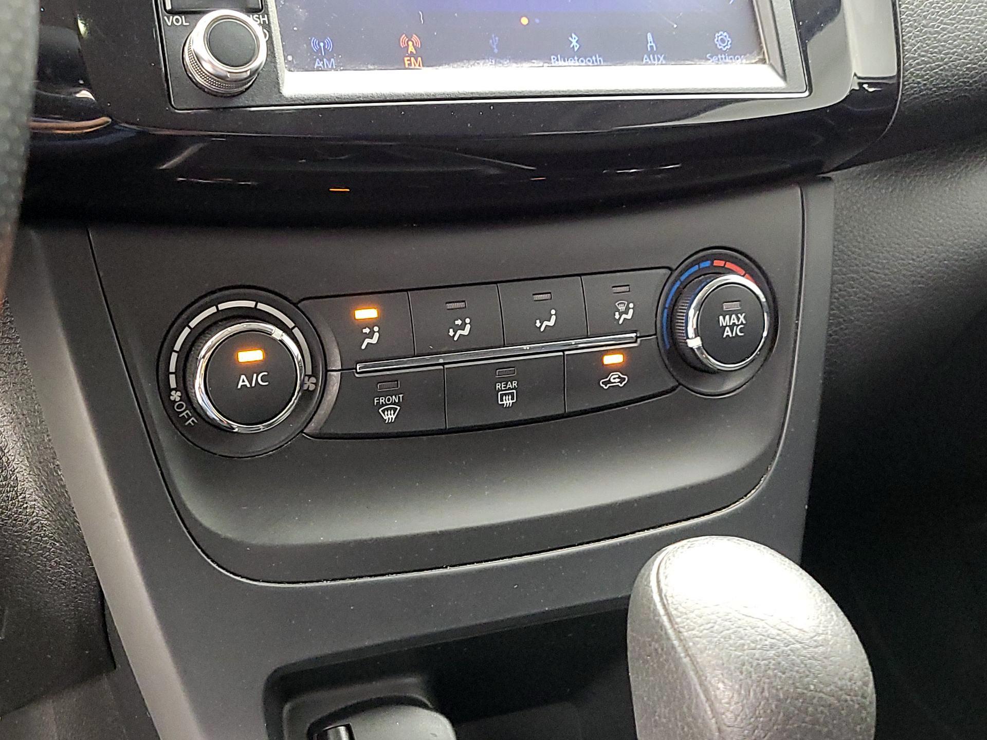 Thumbnail: 2019 Nissan Sentra - 16