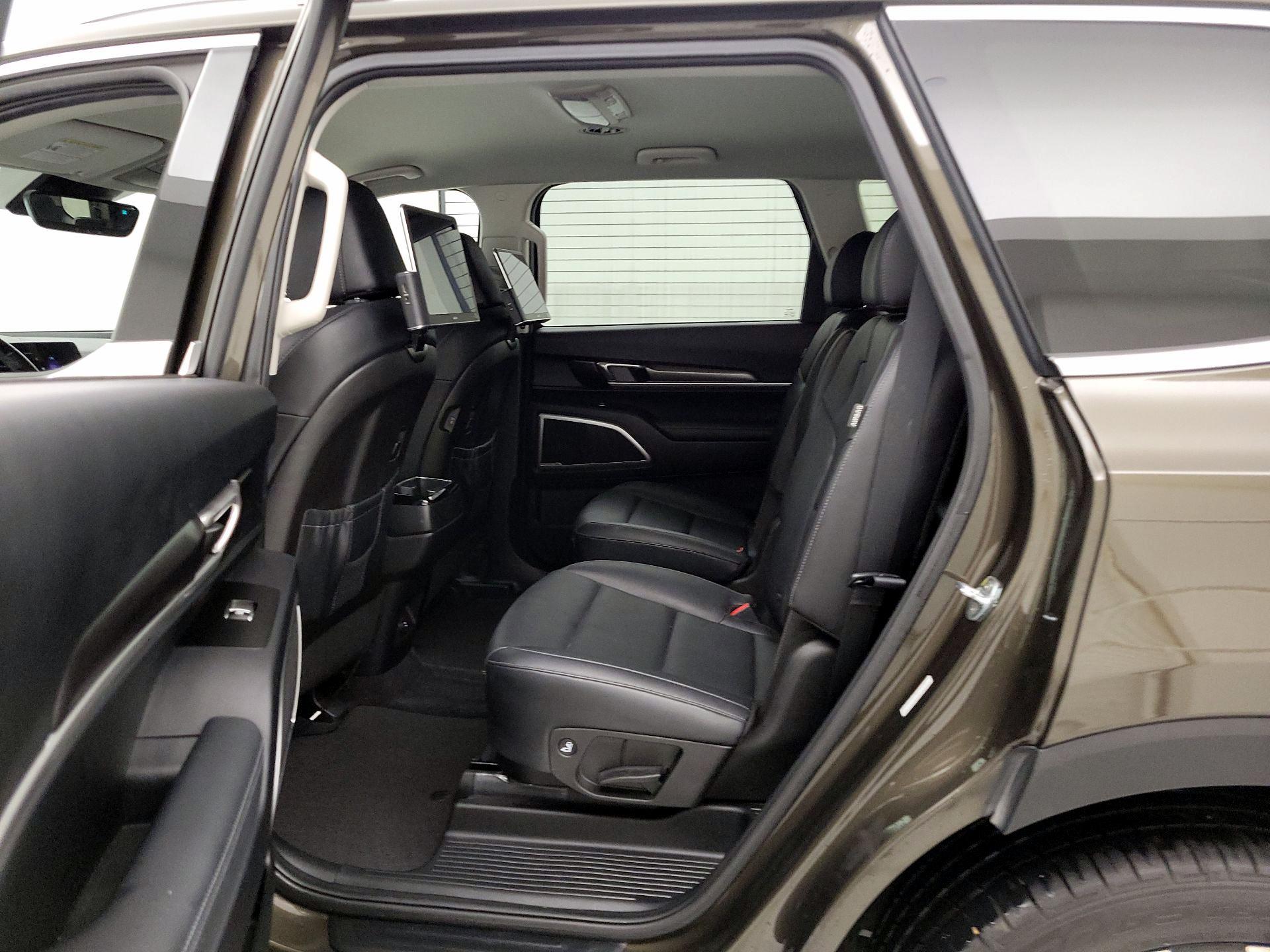 Thumbnail: 2023 Kia Telluride - 20