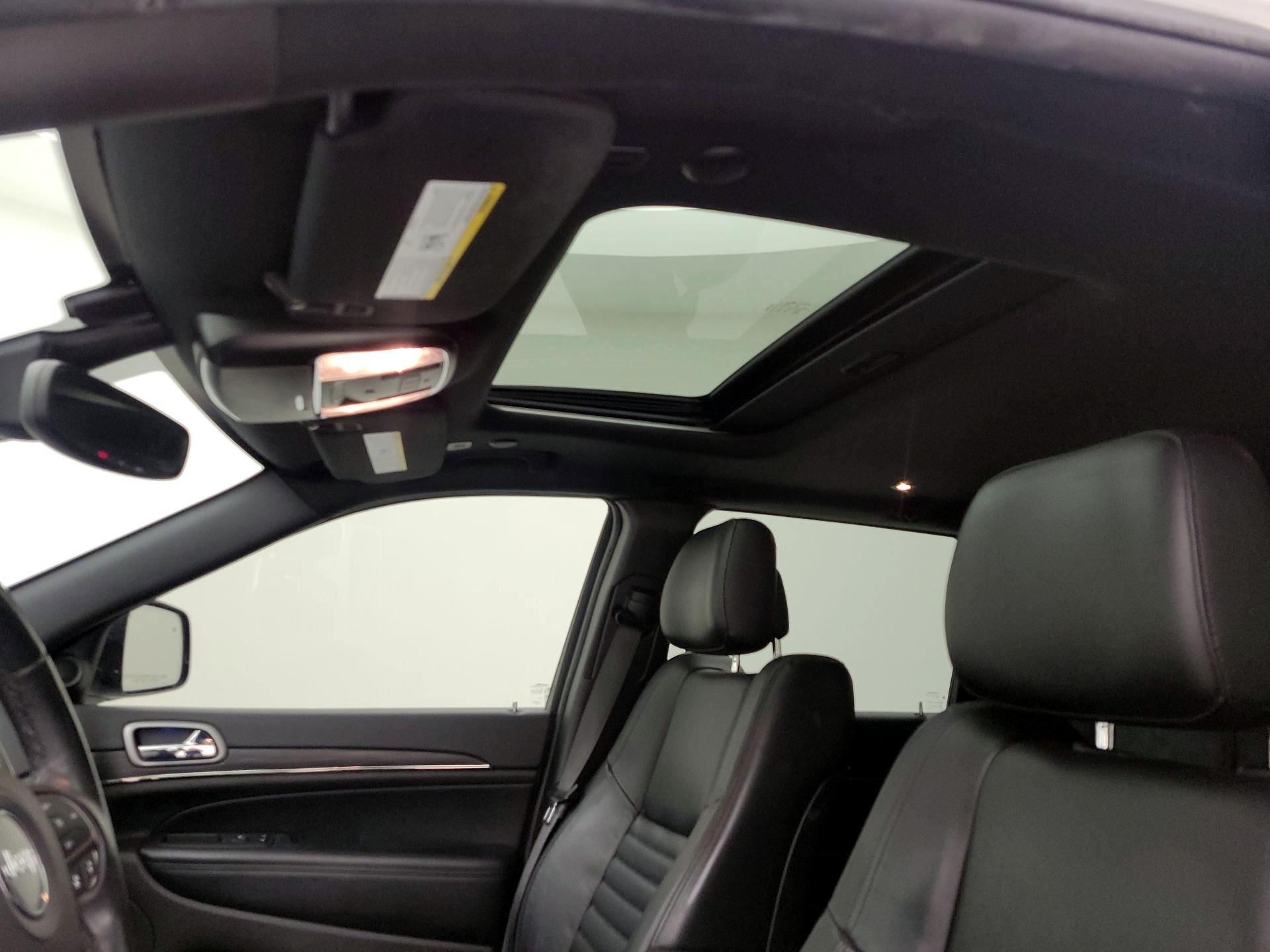 Thumbnail: 2020 Jeep Grand Cherokee - 18