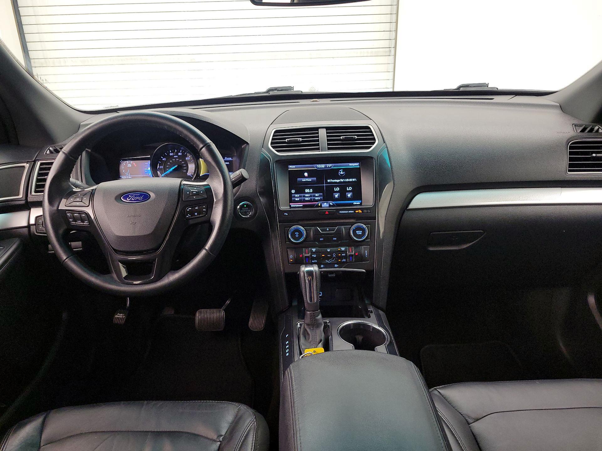 Thumbnail: 2016 Ford Explorer - 9