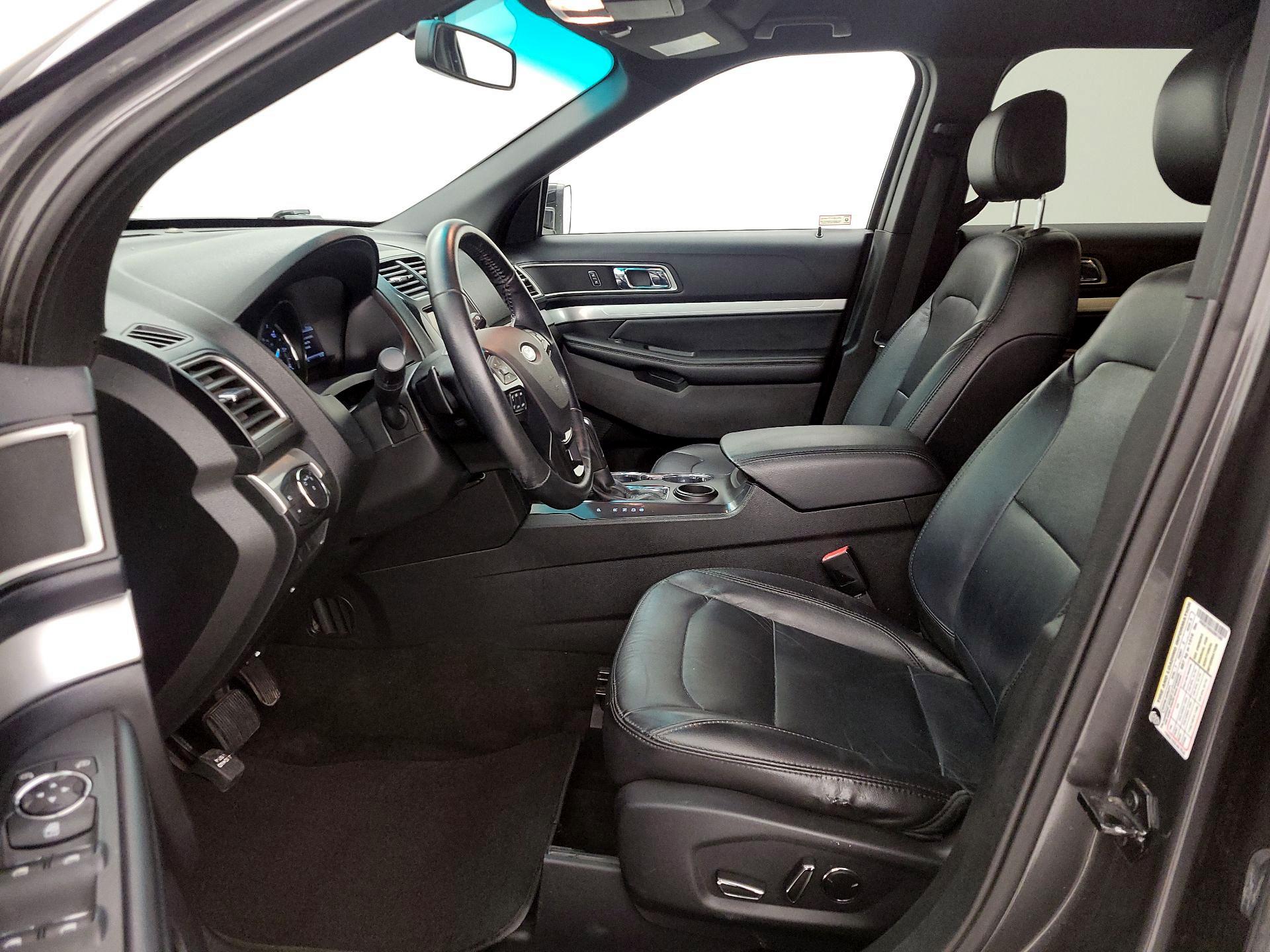 Thumbnail: 2016 Ford Explorer - 11