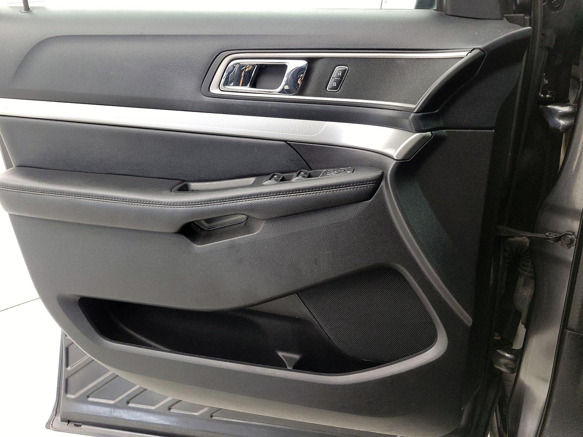 Thumbnail: 2016 Ford Explorer - 12