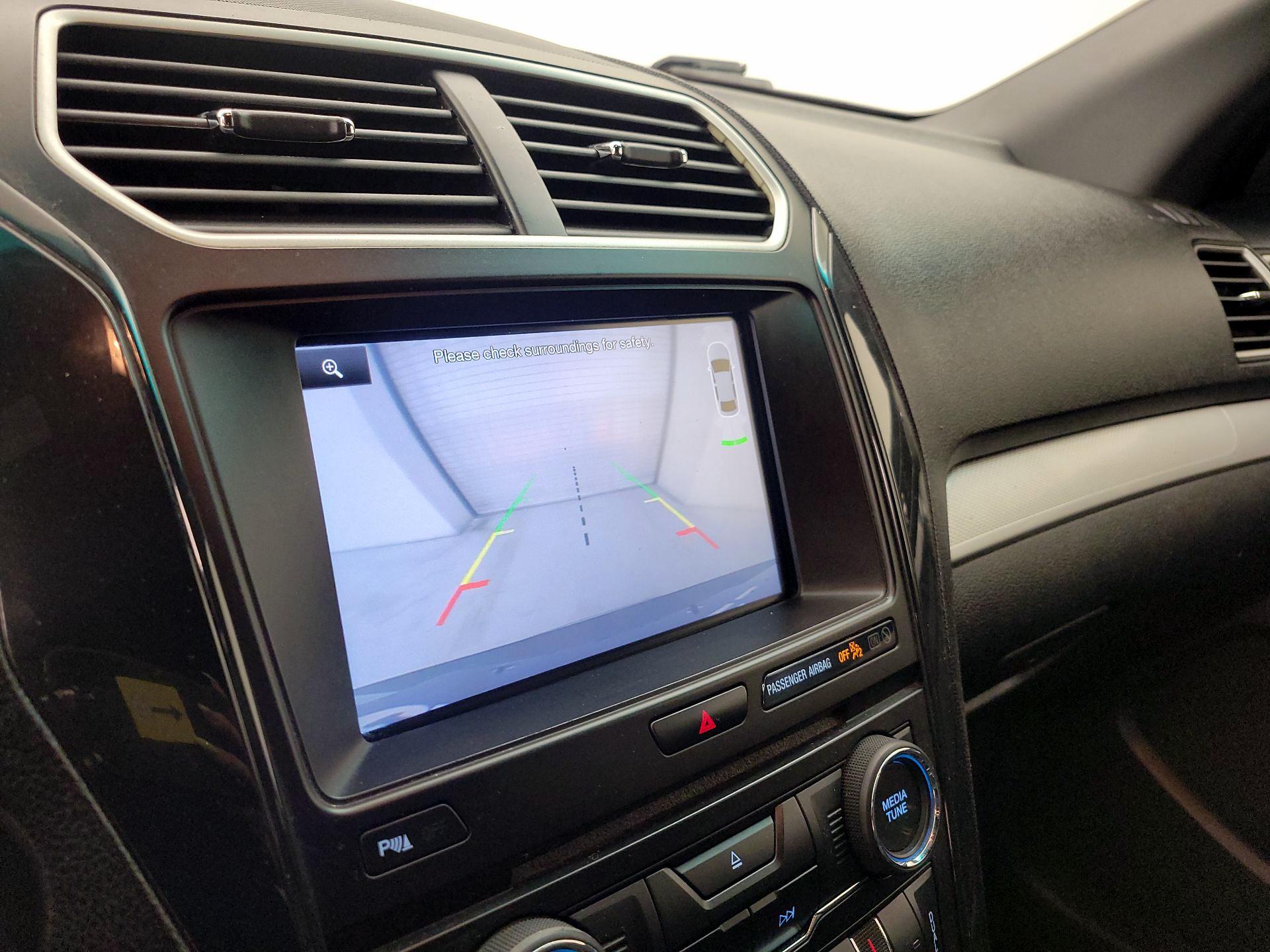 Thumbnail: 2016 Ford Explorer - 14