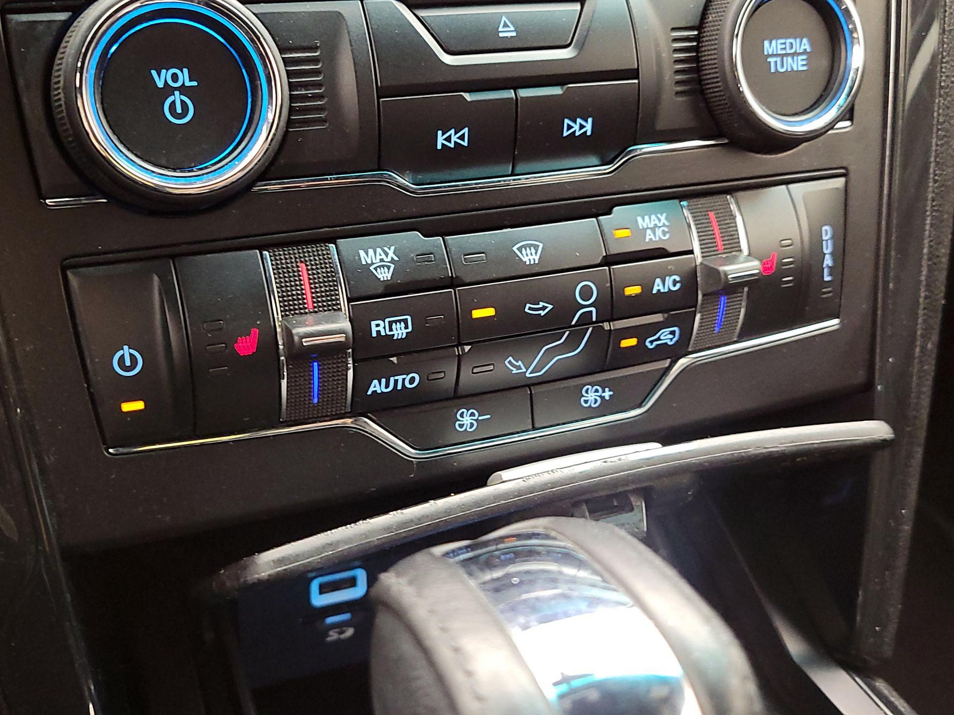 Thumbnail: 2016 Ford Explorer - 16