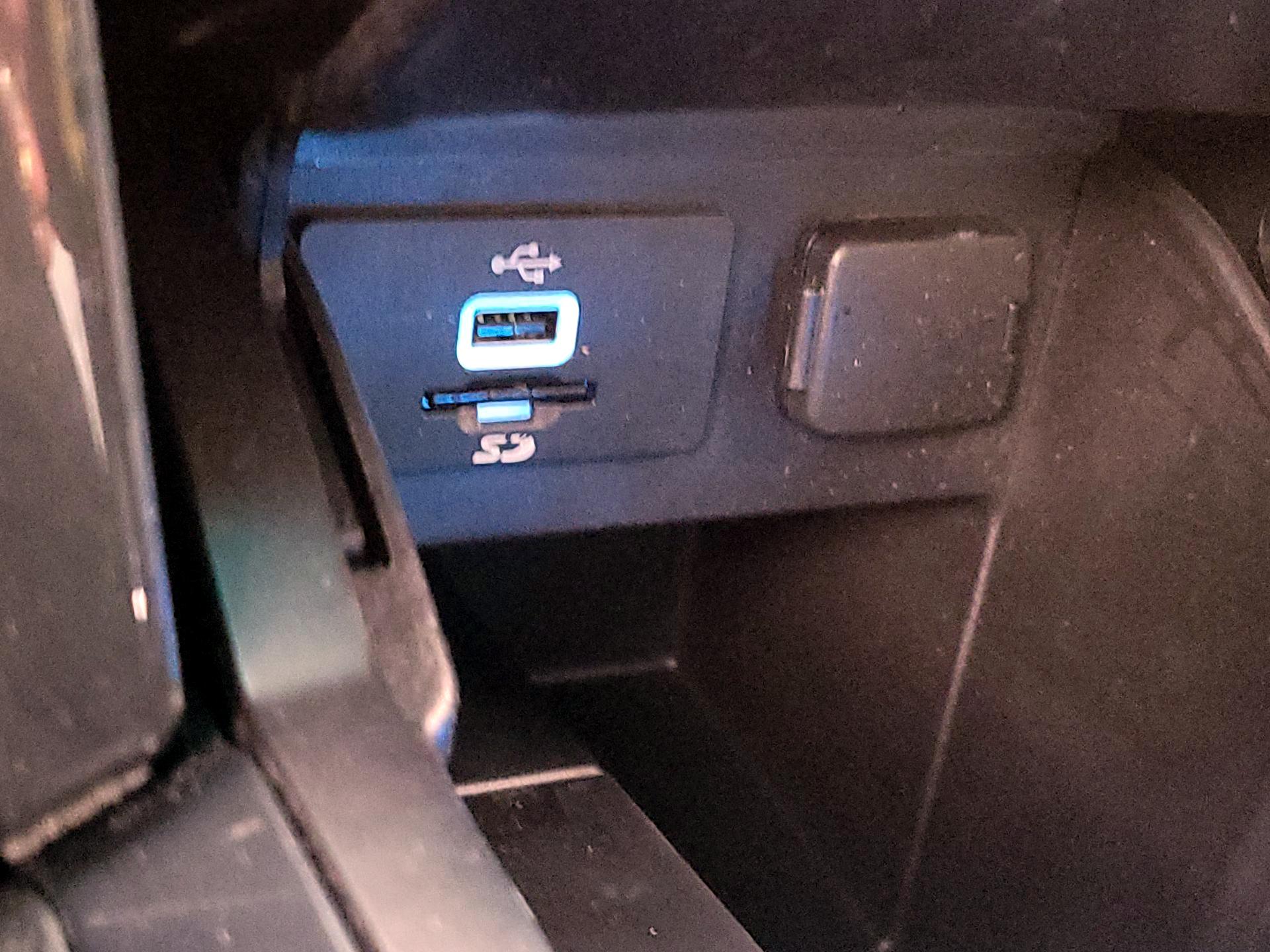 Thumbnail: 2016 Ford Explorer - 18