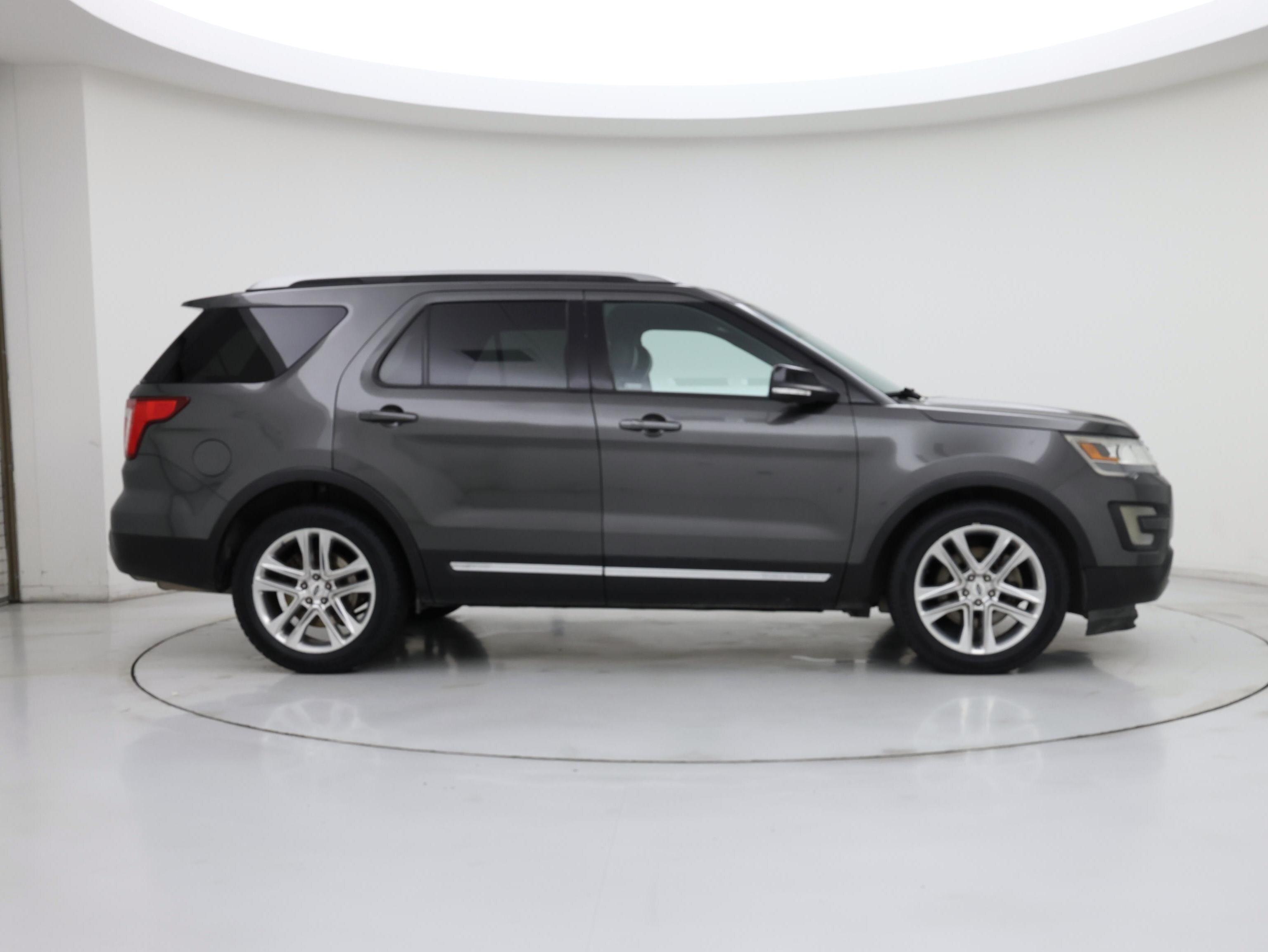 Thumbnail: 2016 Ford Explorer - 7