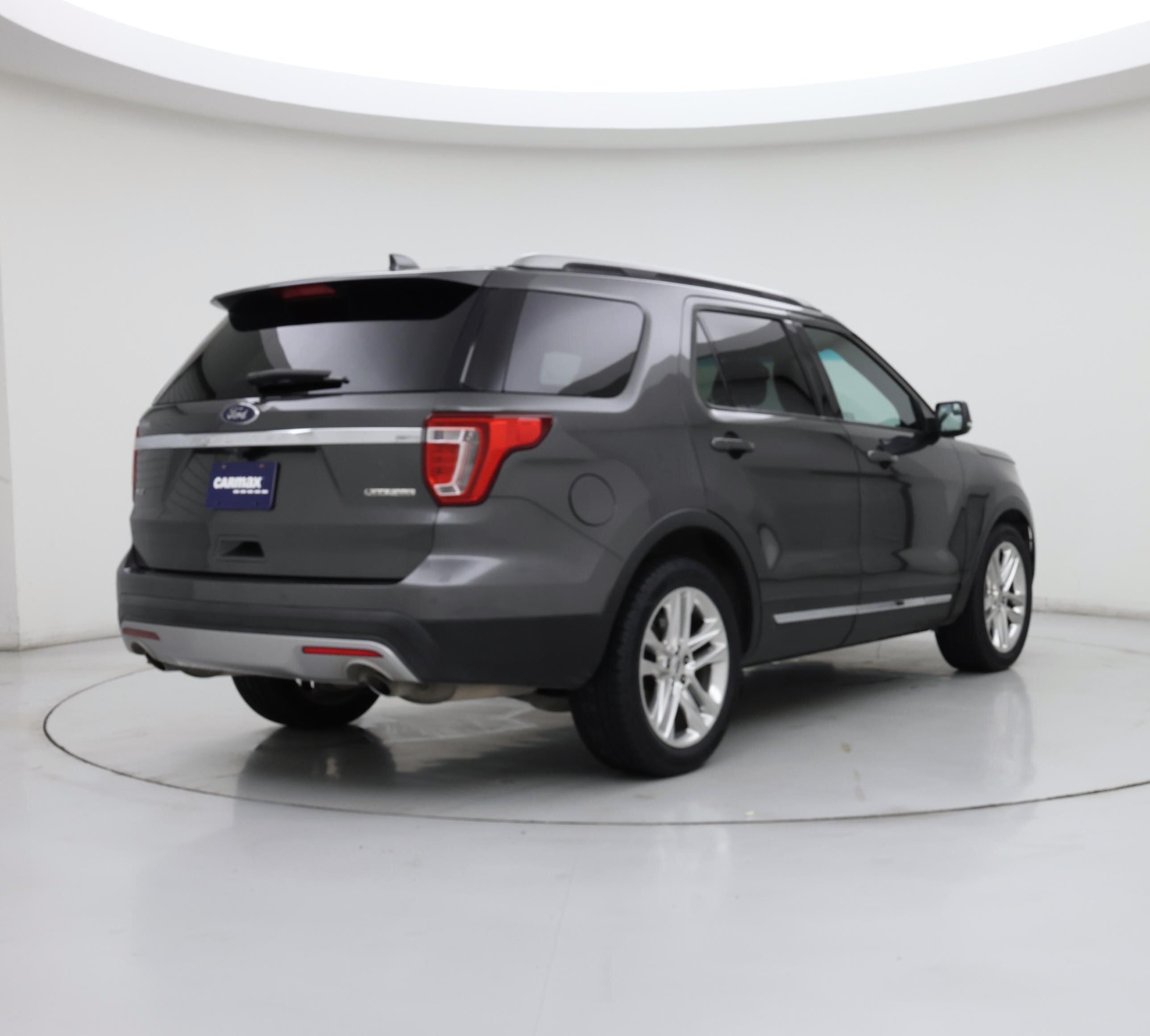 Thumbnail: 2016 Ford Explorer - 8