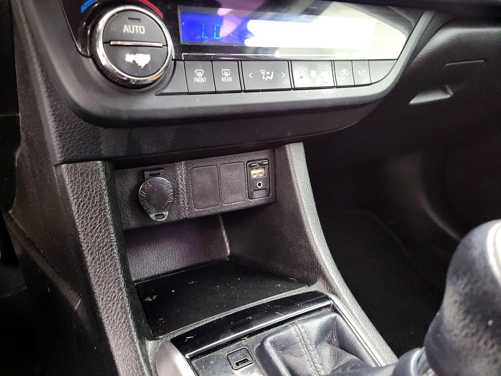 Thumbnail: 2016 Toyota Corolla - 18
