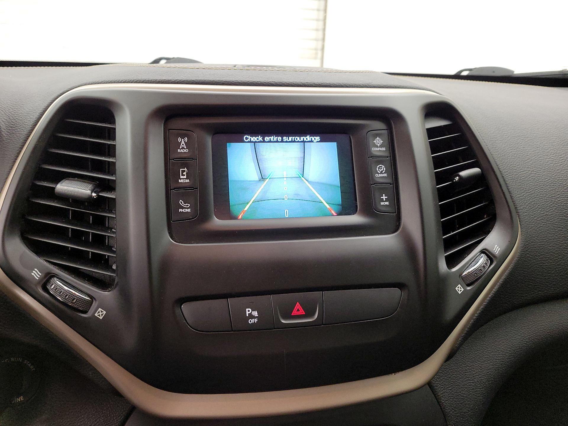 Thumbnail: 2016 Jeep Cherokee - 14