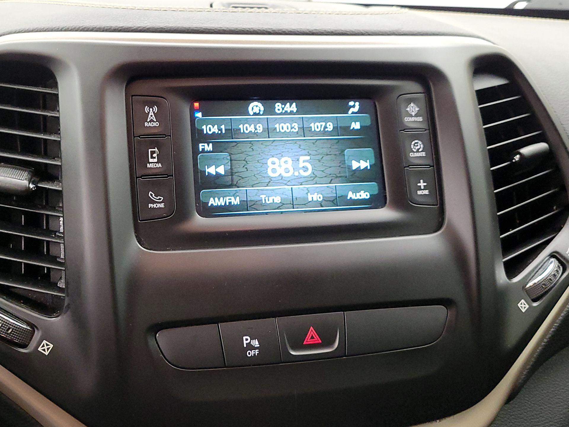 Thumbnail: 2016 Jeep Cherokee - 15