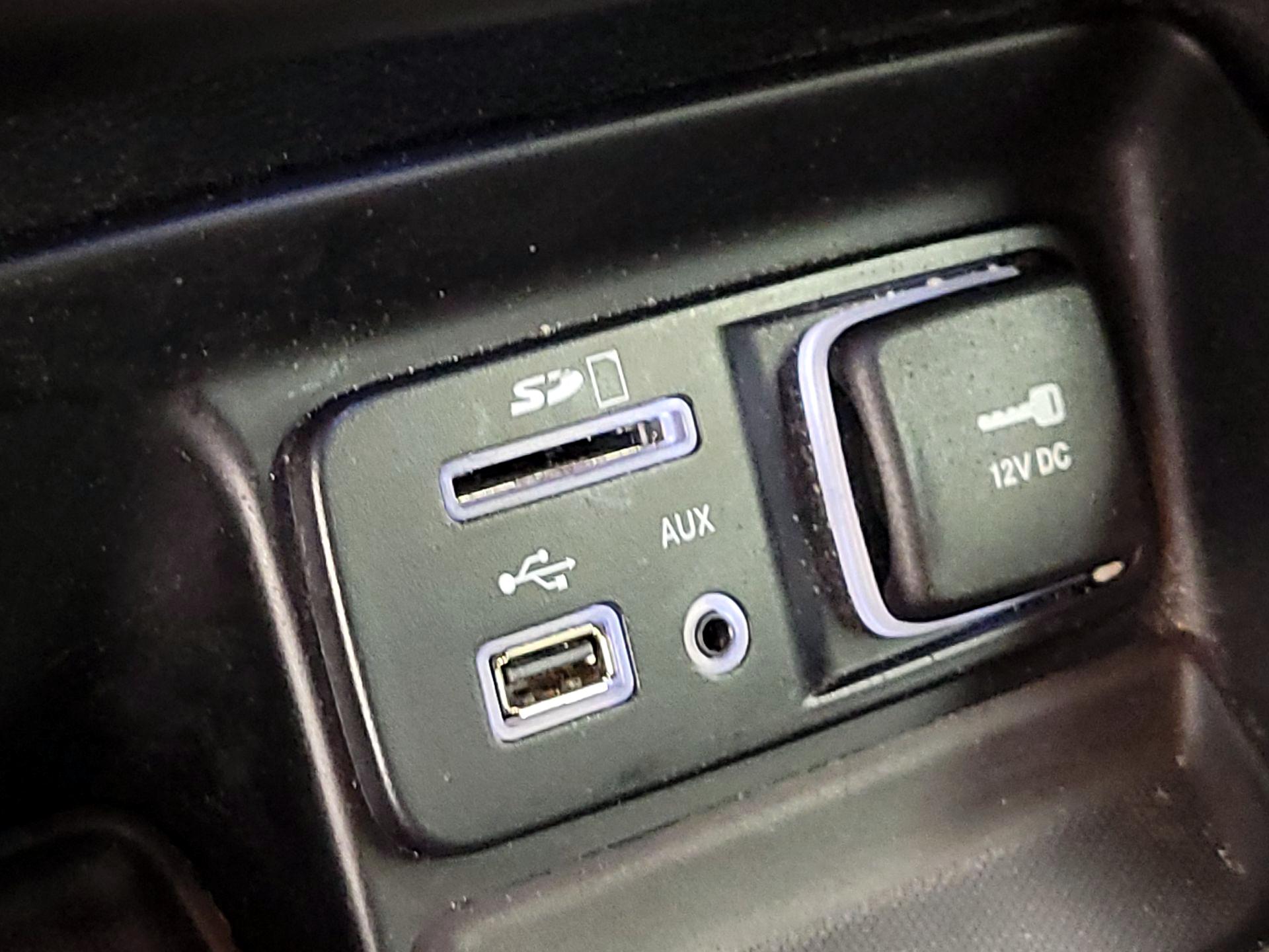 Thumbnail: 2016 Jeep Cherokee - 18