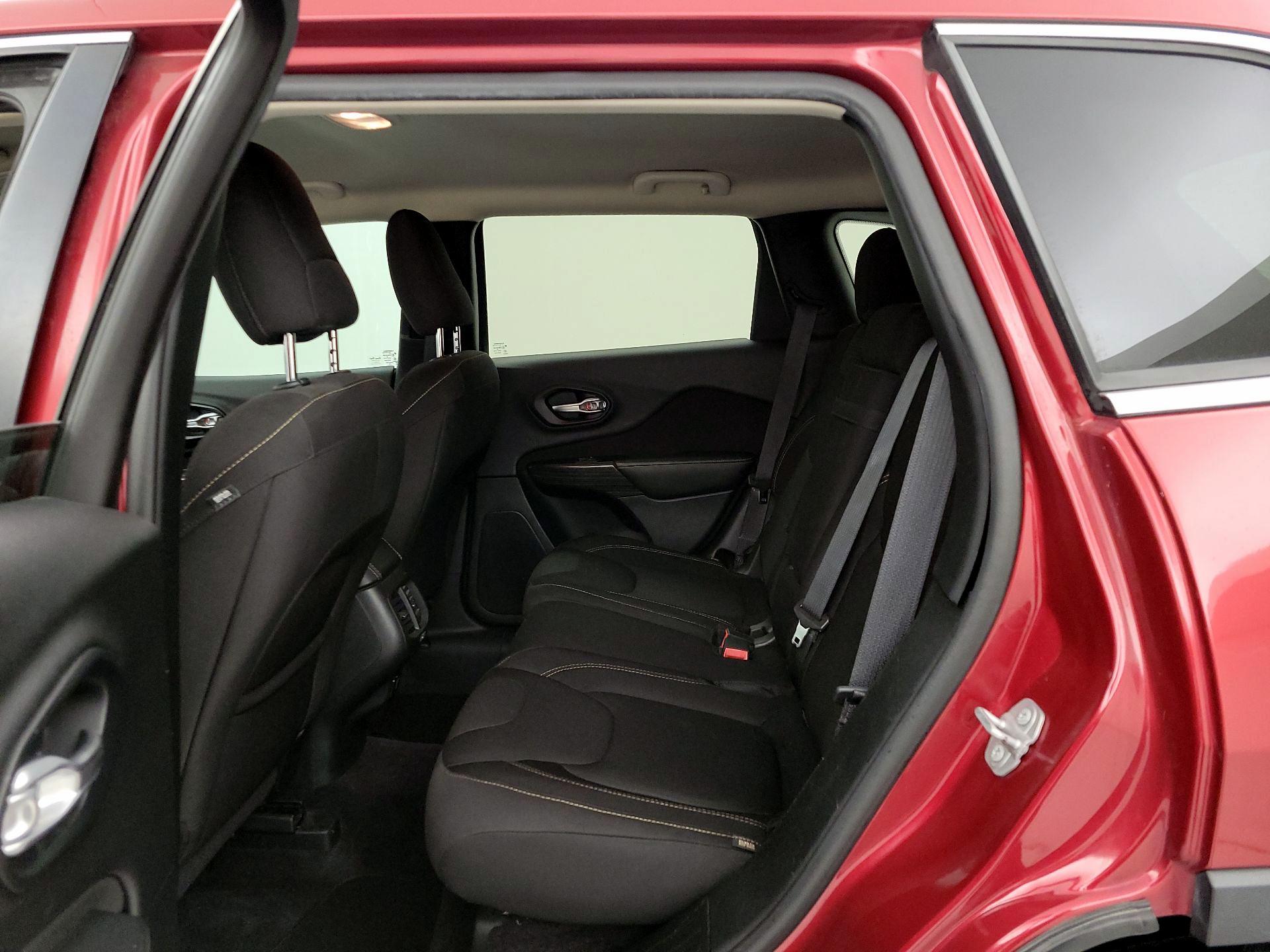 Thumbnail: 2016 Jeep Cherokee - 19
