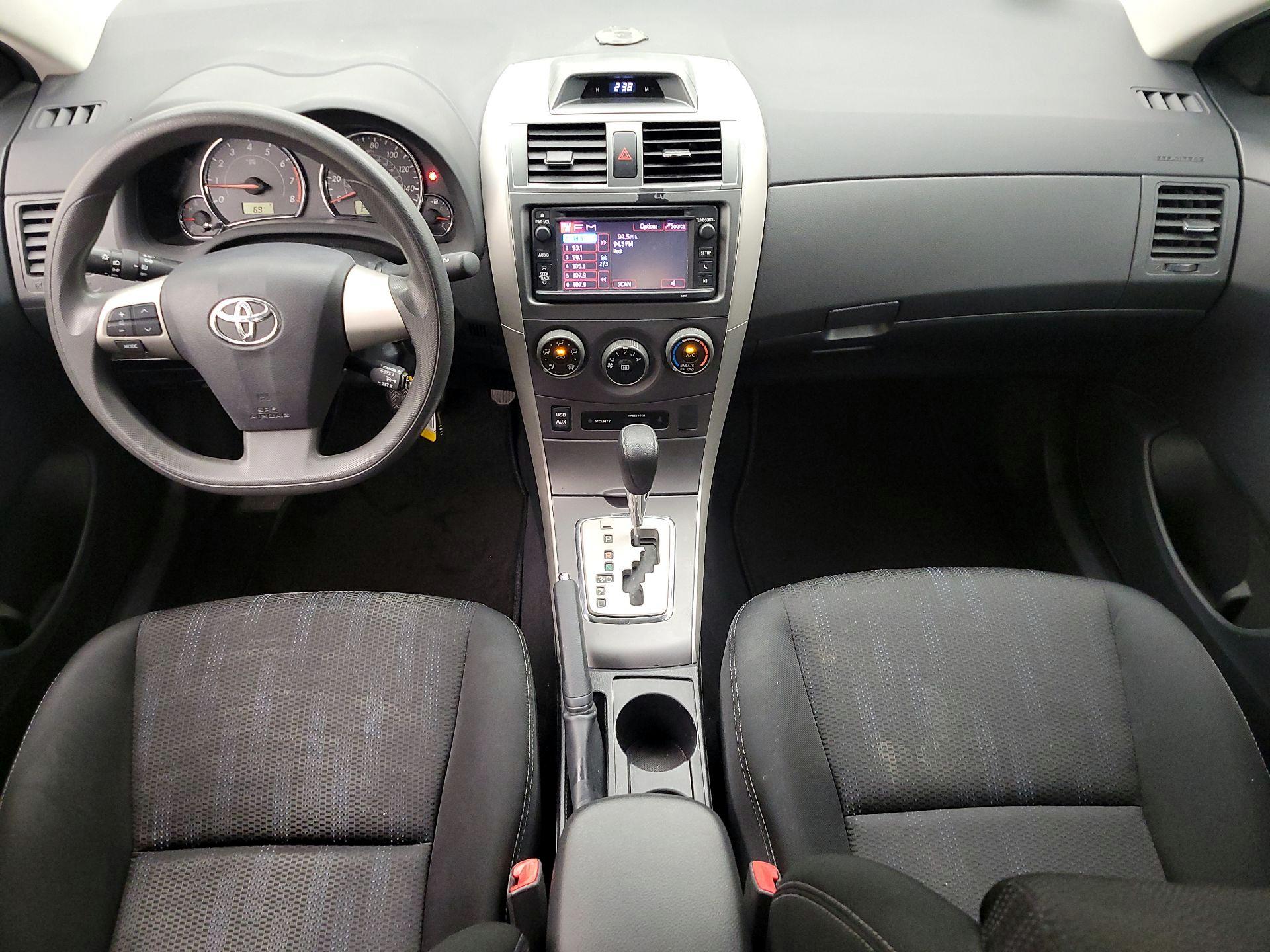Thumbnail: 2013 Toyota Corolla - 9