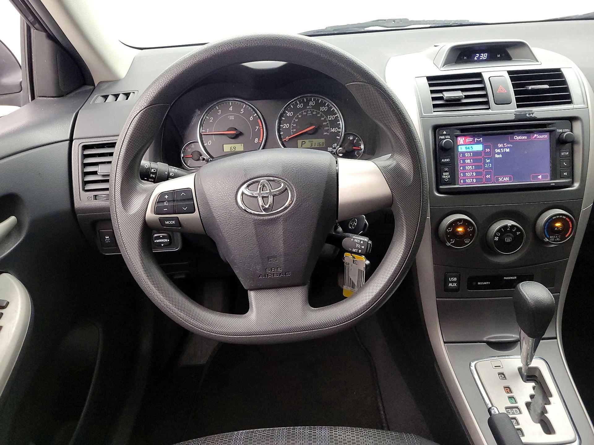 Thumbnail: 2013 Toyota Corolla - 10