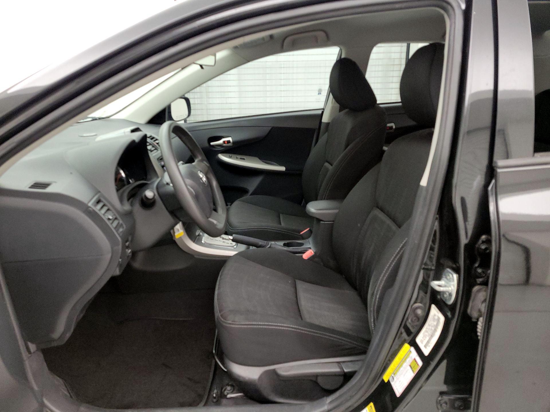 Thumbnail: 2013 Toyota Corolla - 11