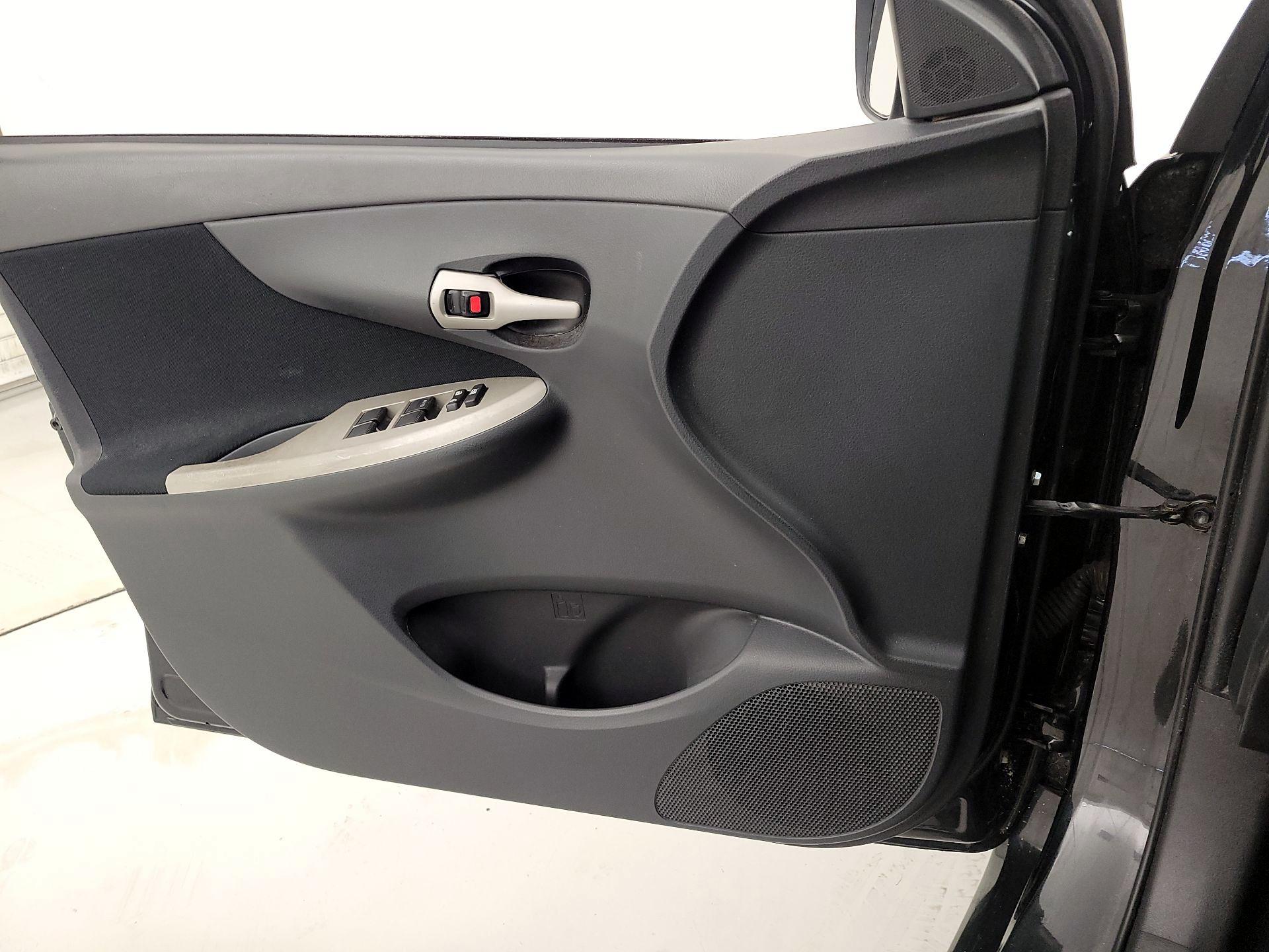 Thumbnail: 2013 Toyota Corolla - 12