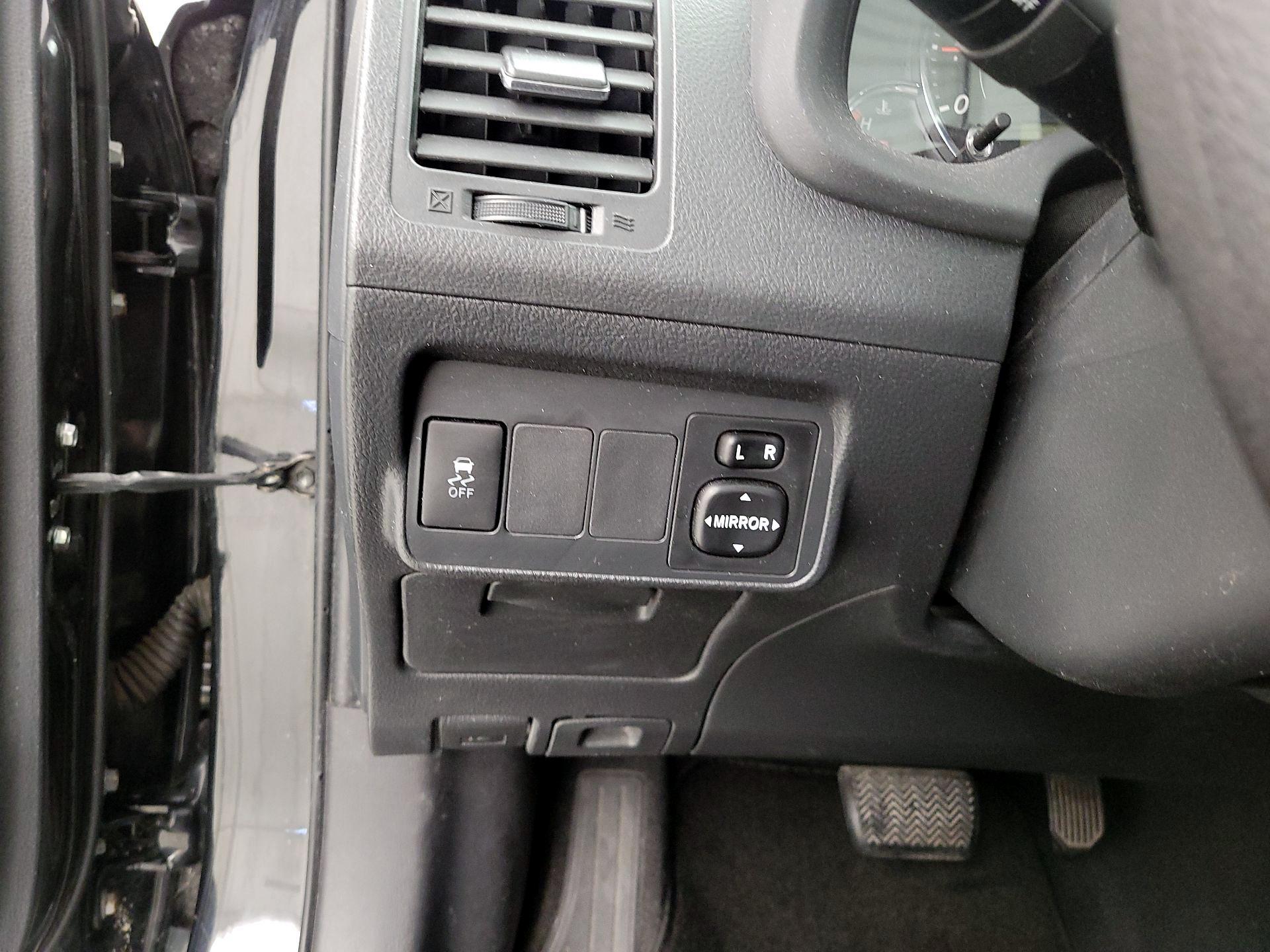 Thumbnail: 2013 Toyota Corolla - 13