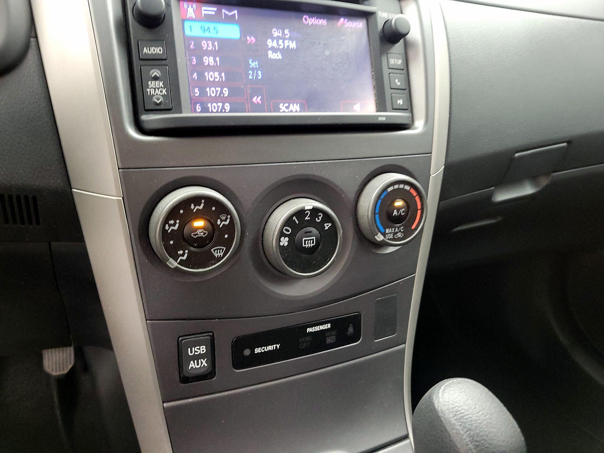 Thumbnail: 2013 Toyota Corolla - 15