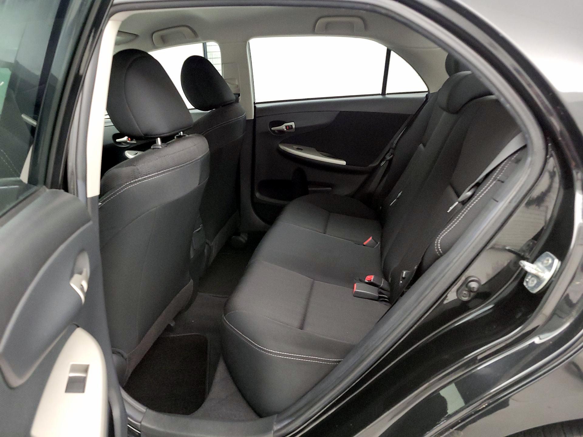 Thumbnail: 2013 Toyota Corolla - 18