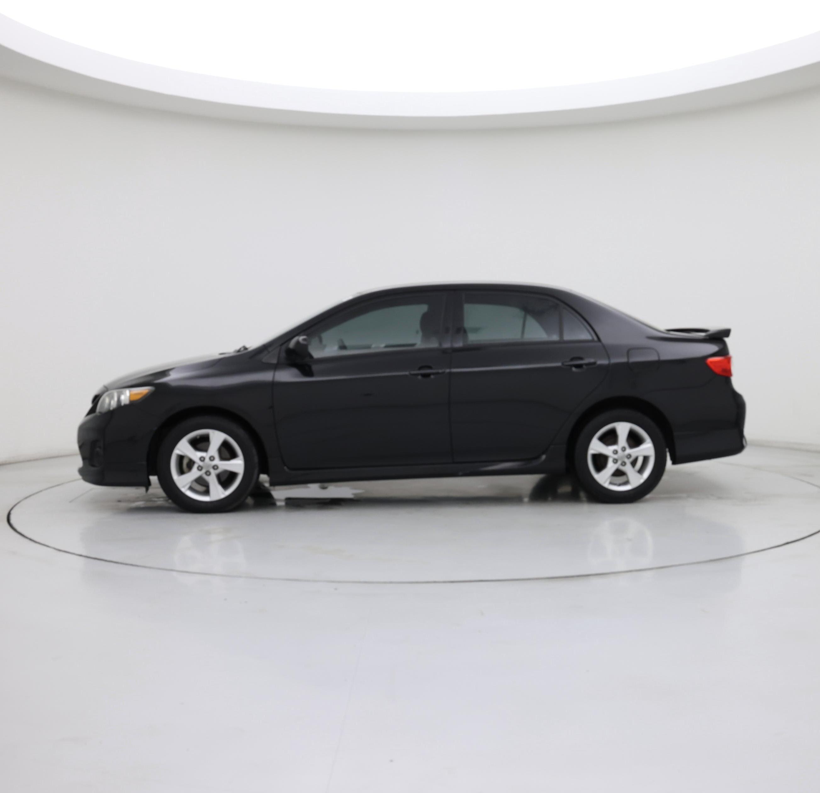 Thumbnail: 2013 Toyota Corolla - 3