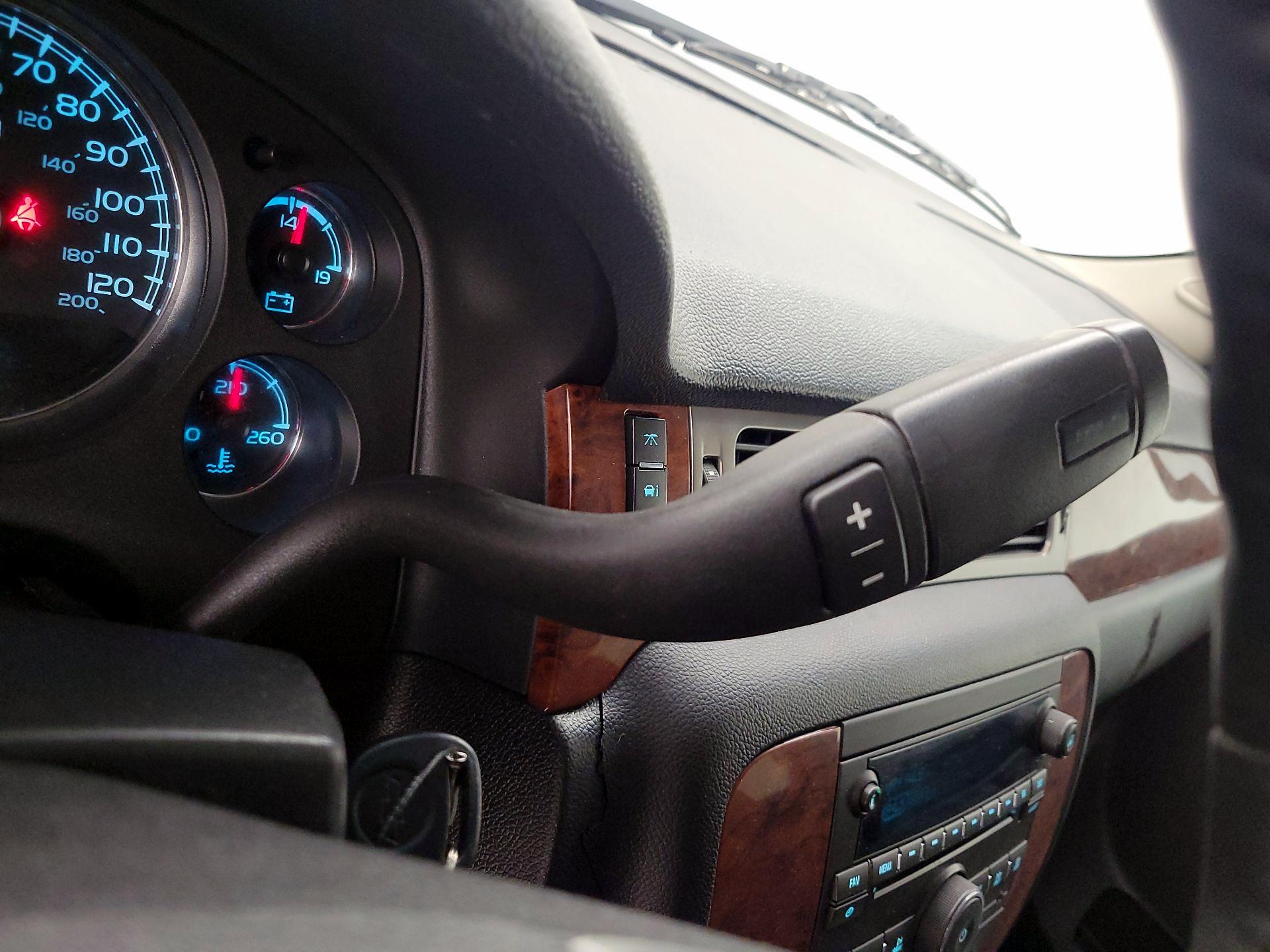 Thumbnail: 2013 Chevrolet Tahoe - 17