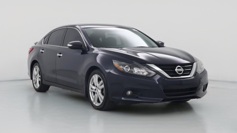 2016 Nissan Altima SL Hero Image