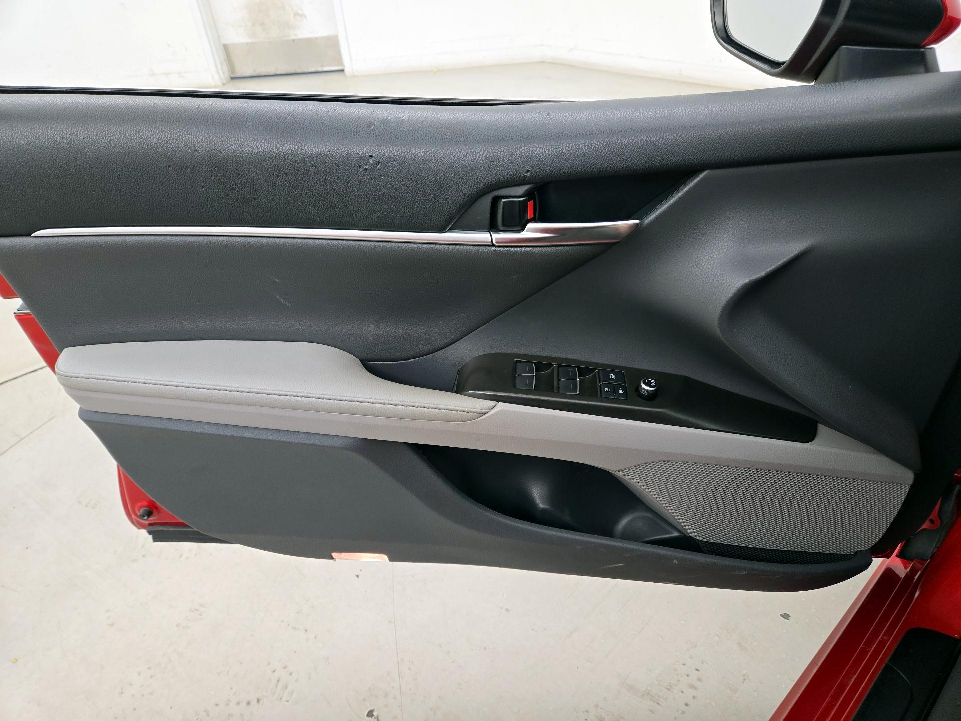 Thumbnail: 2022 Toyota Camry - 12