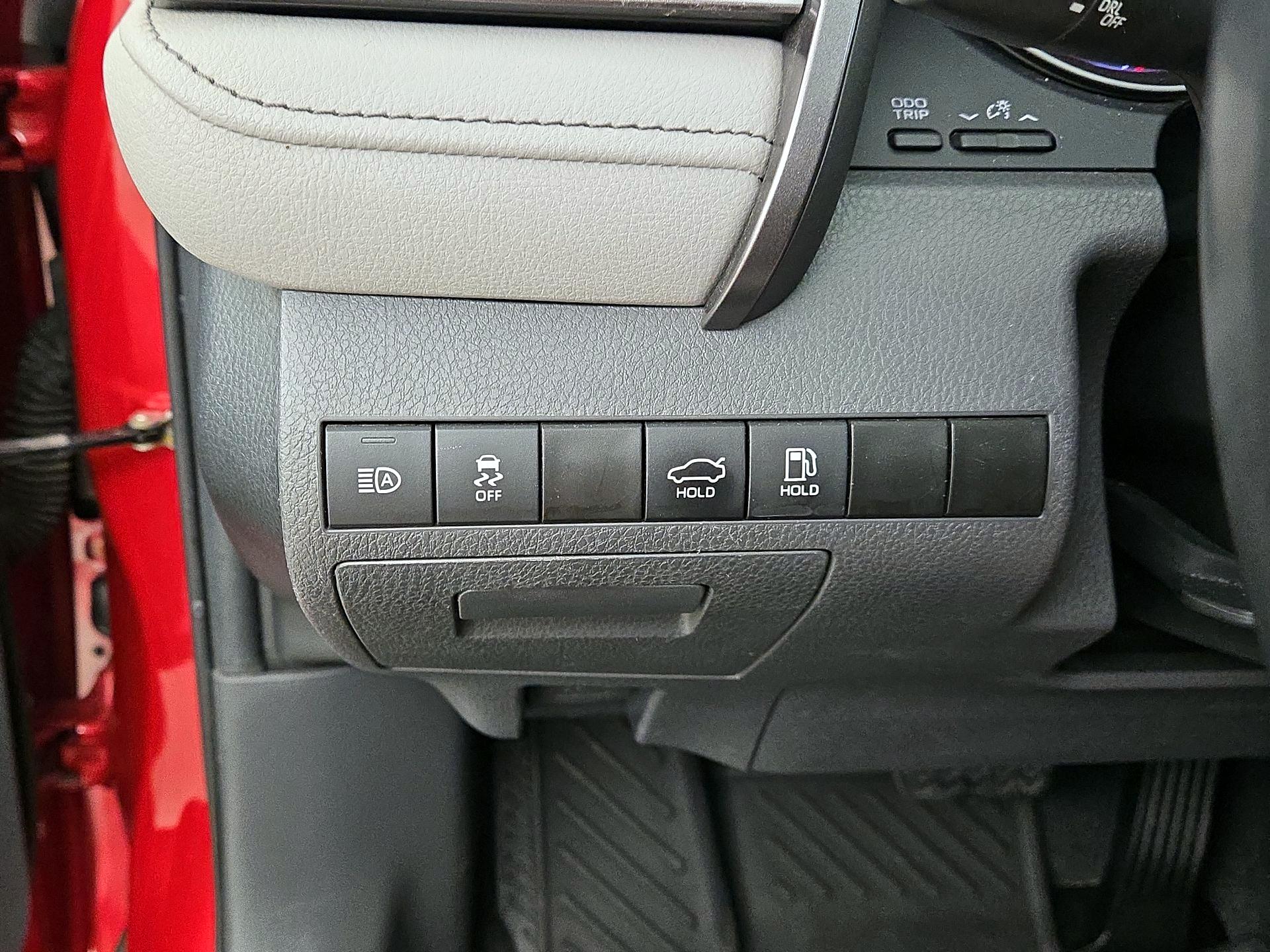 Thumbnail: 2022 Toyota Camry - 13